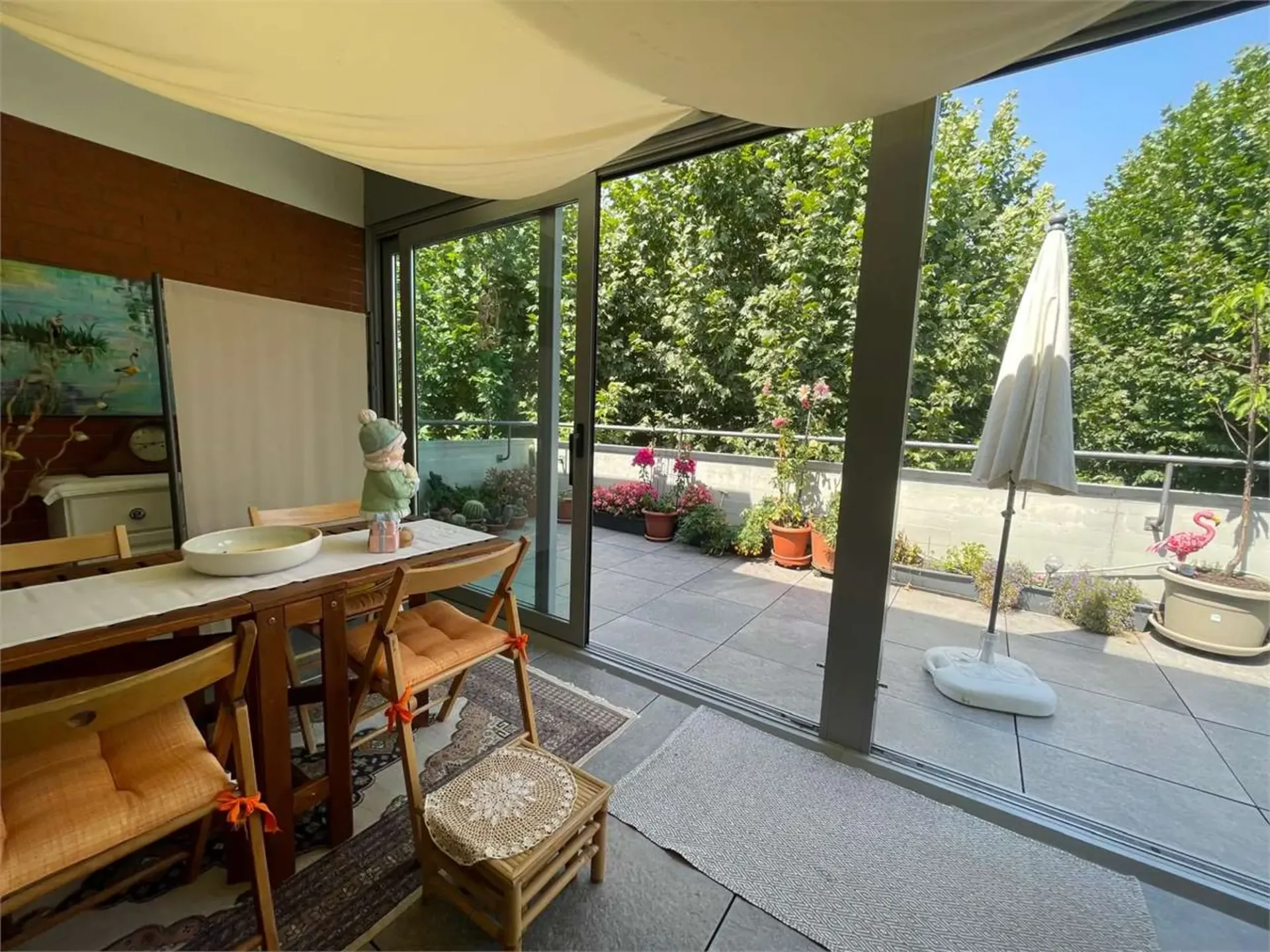 Elegantes Dachgeschoss mit 3,5 Zimmern, Wintergarten und Terrasse, Agno