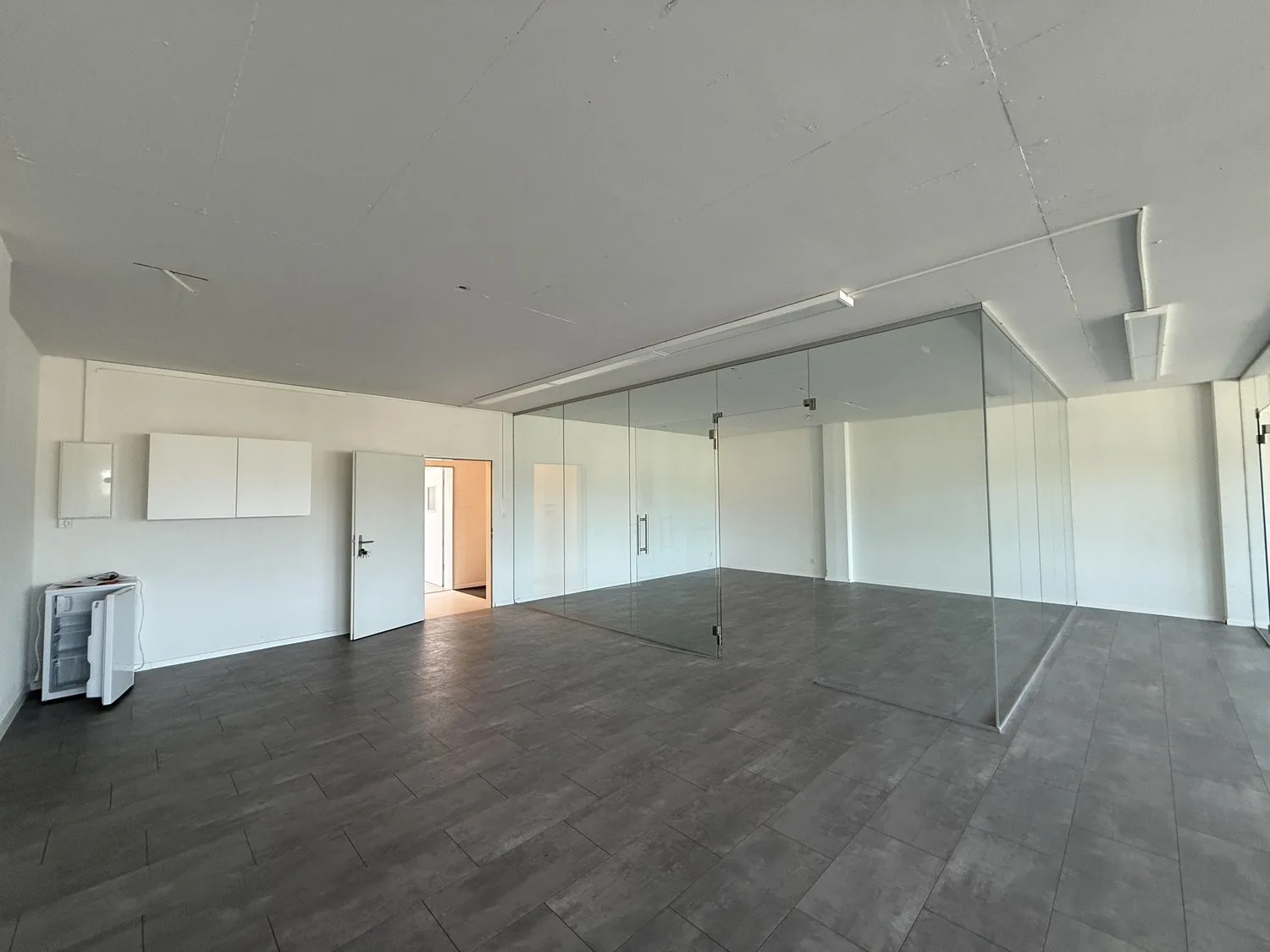 Espace de bureau lumineux à Oftringen, modernisé et prêt à être occupé