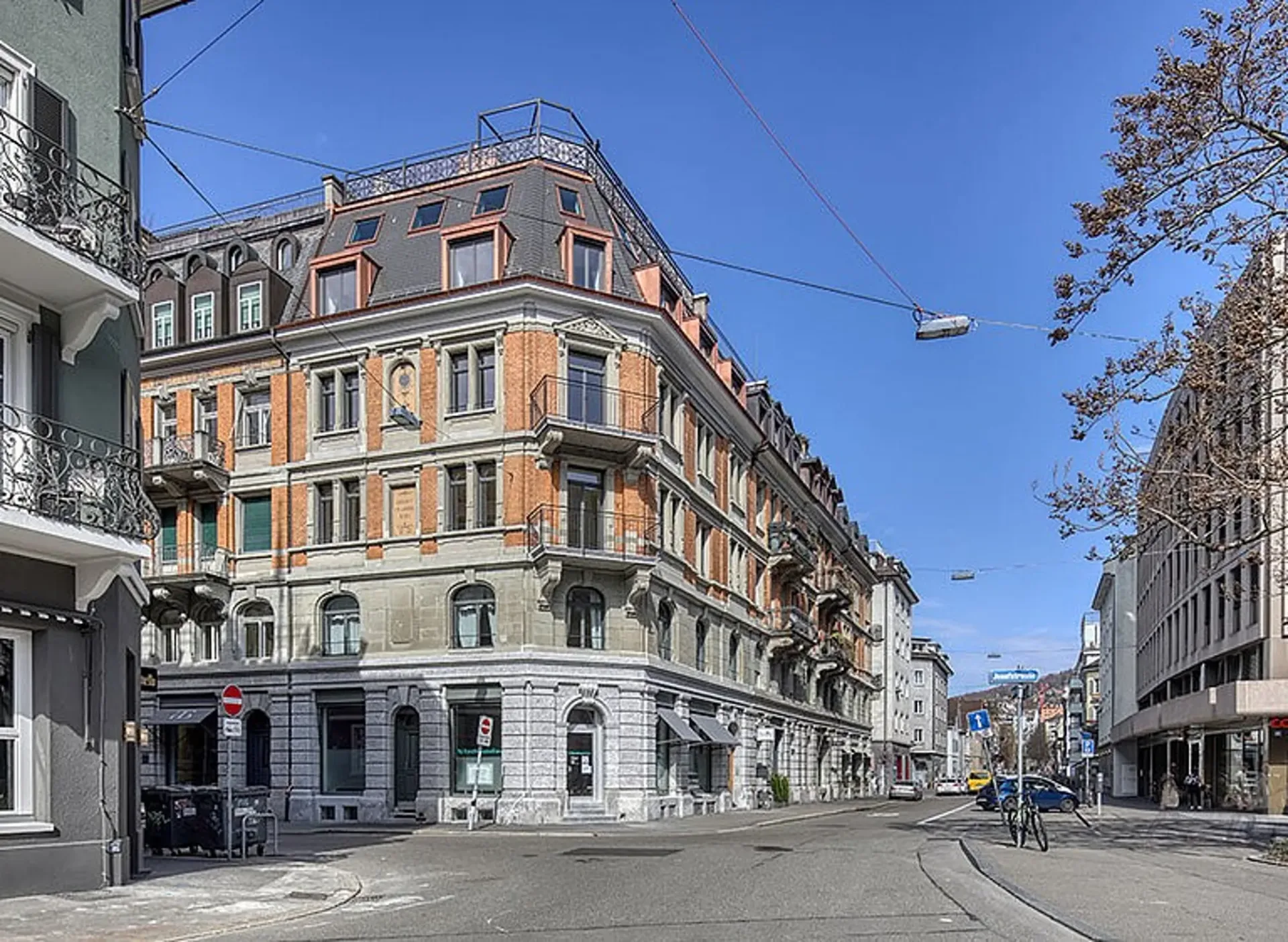 Exklusive 2.5-Zimmer-Altbauwohnung mit historischem Charme und modernstem Ausbaustandard  im Herzen von Zürich