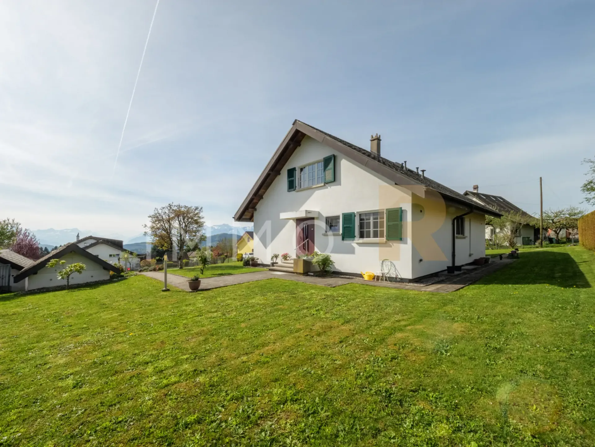 Detached house with Alpine views on an 800 m² plot