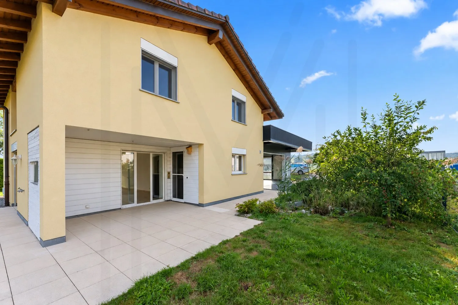 maison individuelle avec grand terrain et garage