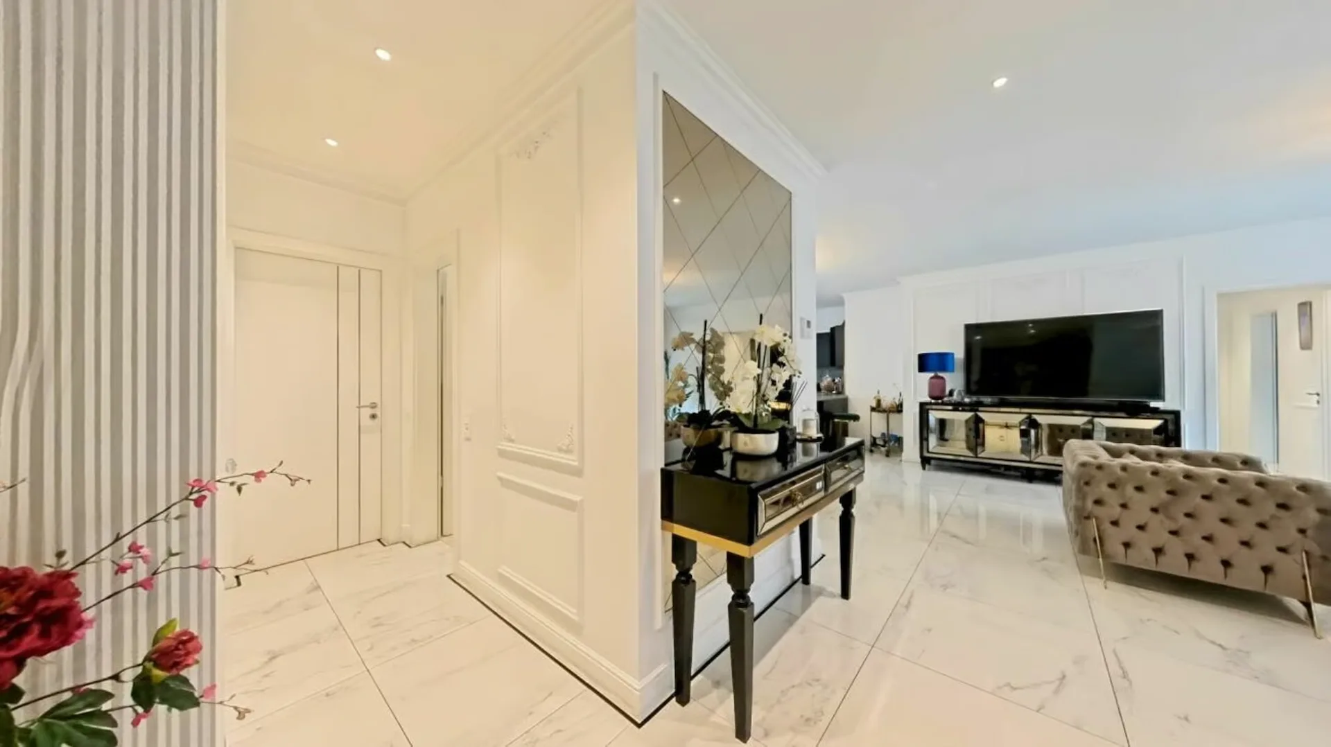 Prestigious attic with spacious rooms and three panoramic balconies