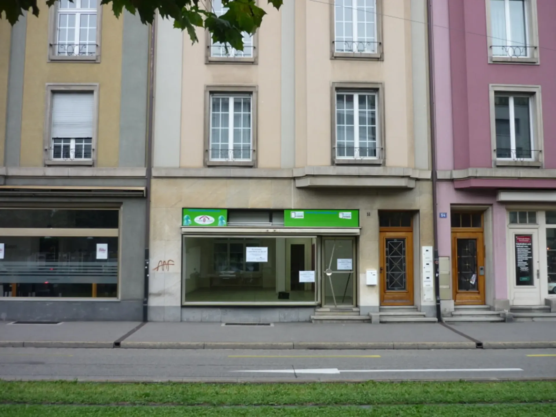 Retail Space / Office with Shop Window + Balcony in Good Traffic Location in Gundeli