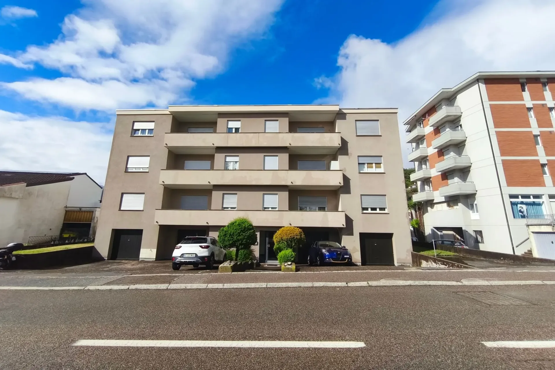 Modern 3.5-room apartment available immediately with terrace