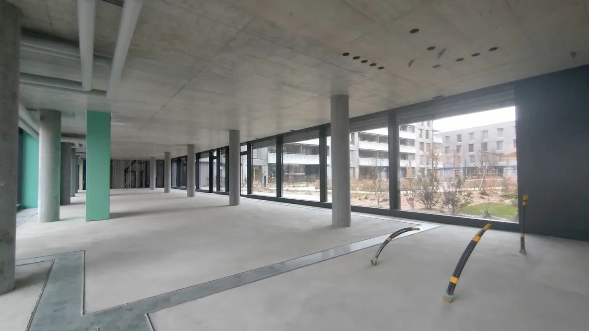 Stadtviertel Horizons En Dorigny - Gewerbliche Arkaden und Showroom