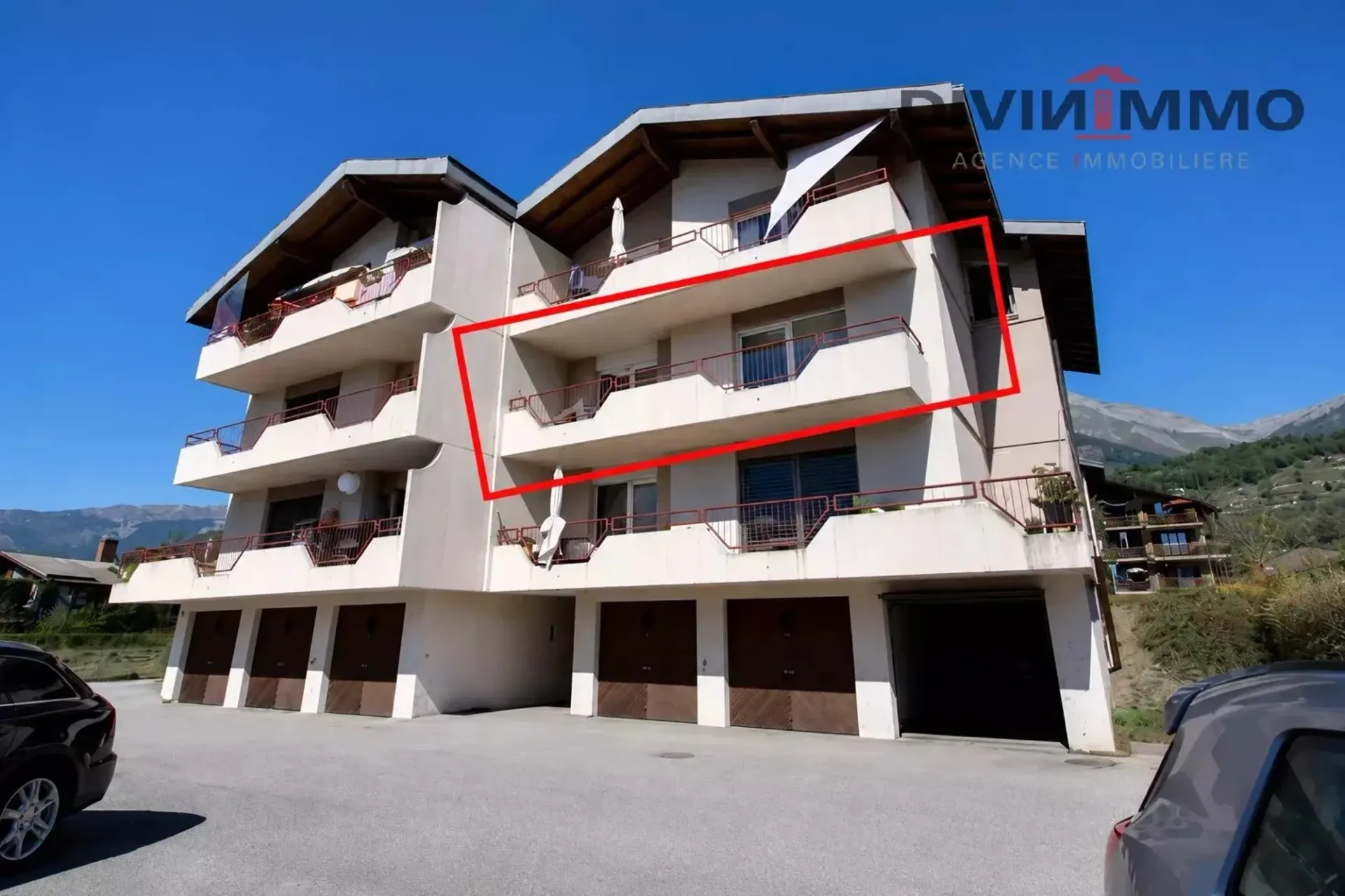 Schönes 4.5-Zimmer-Apartment mit Garage und Parkplatz