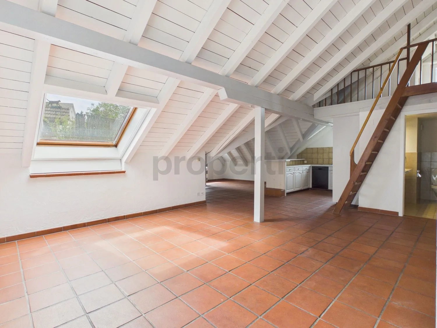 Appartement mansardé calme avec balcon et frais supplémentaires planifiables à Beringen