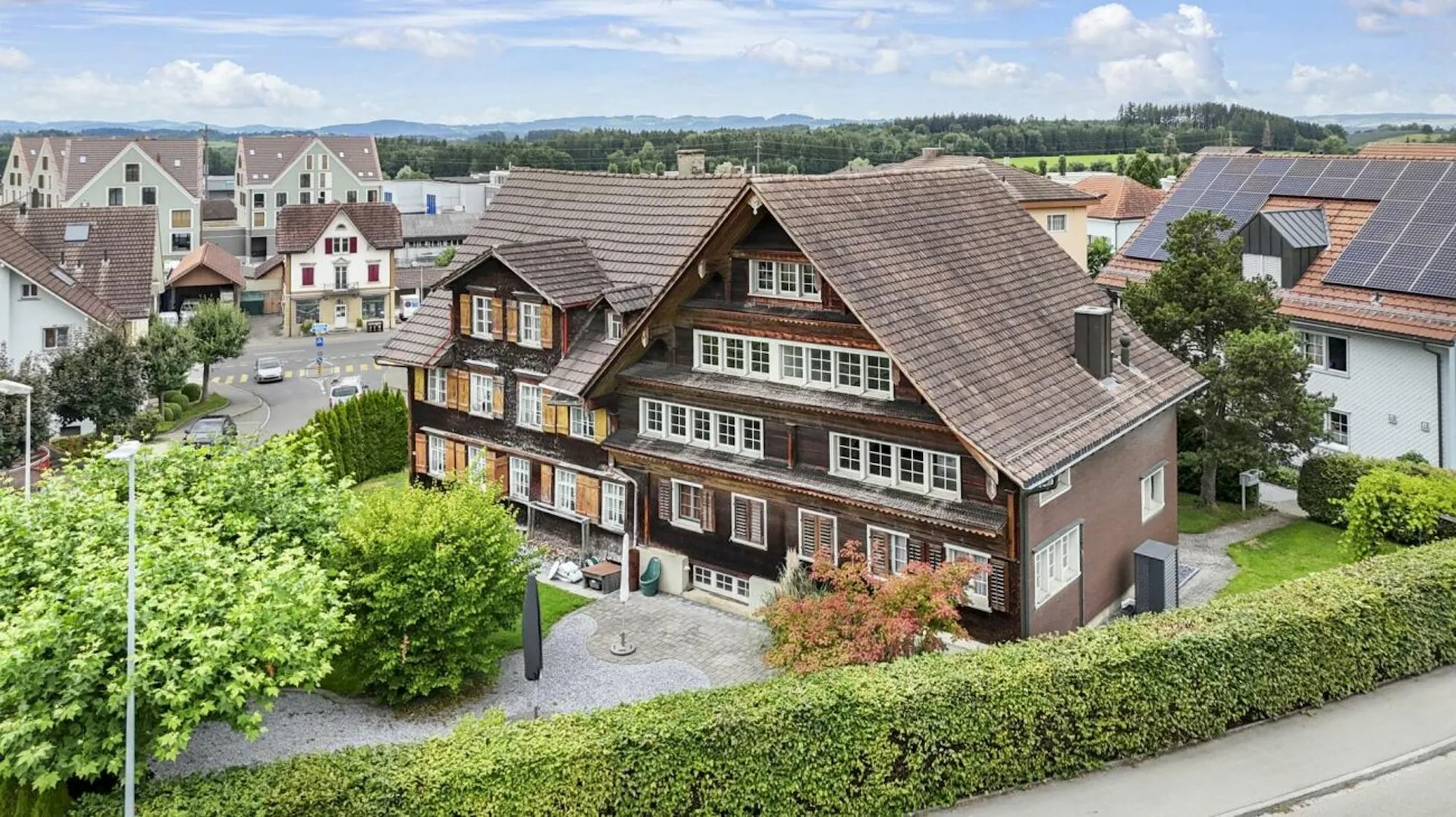 Wohnen mit Charakter in einem bezaubernden Holz-Altbau