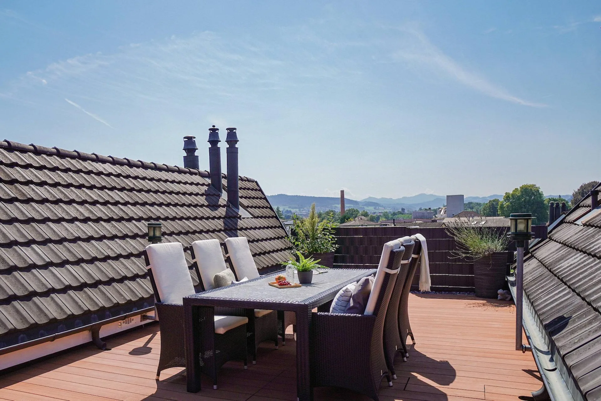 GROSSZÜGIGE DACHWOHNUNG MIT TRAUMTERRASSE