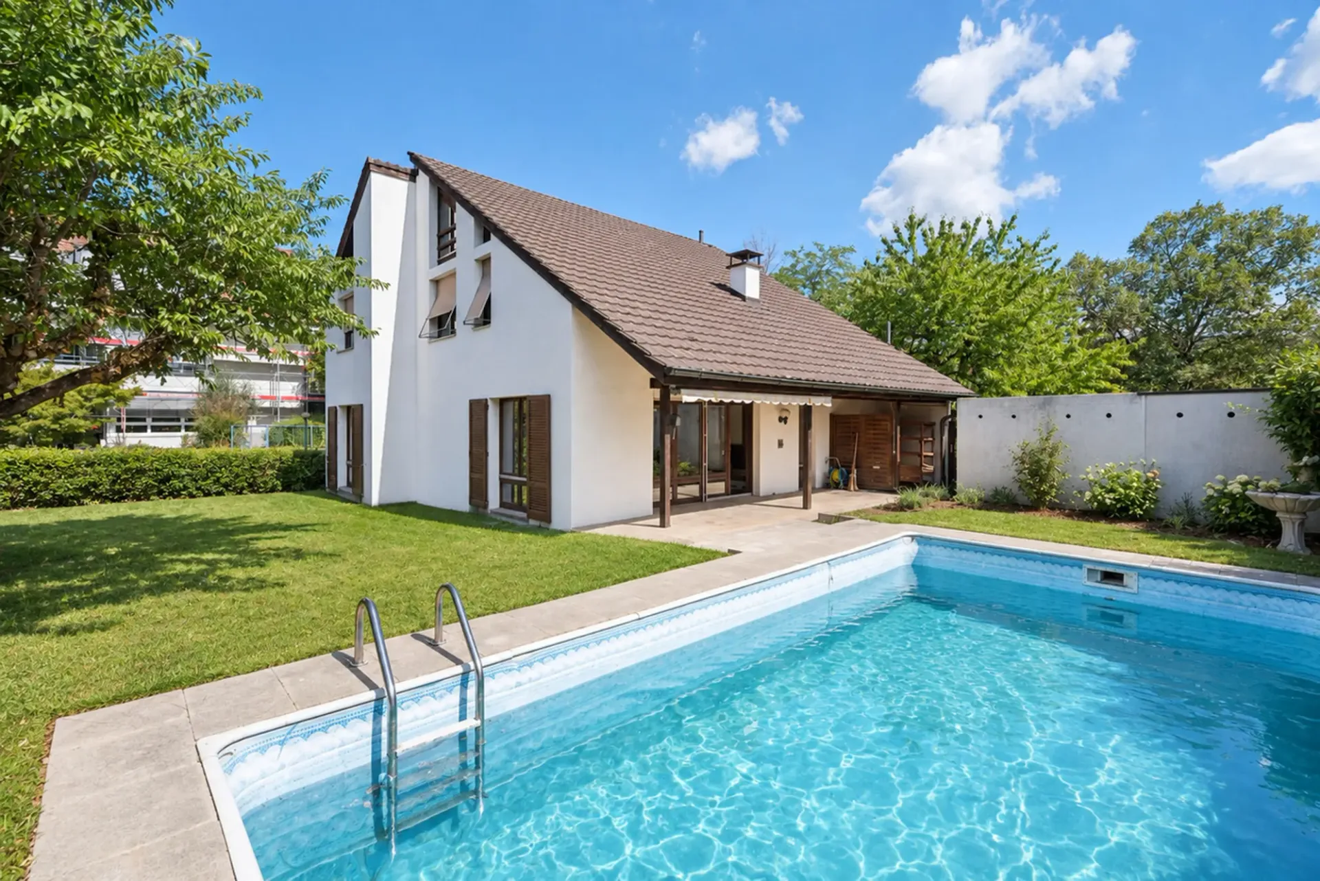 Casa unifamiliare di 6,5 locali con giardino e piscina