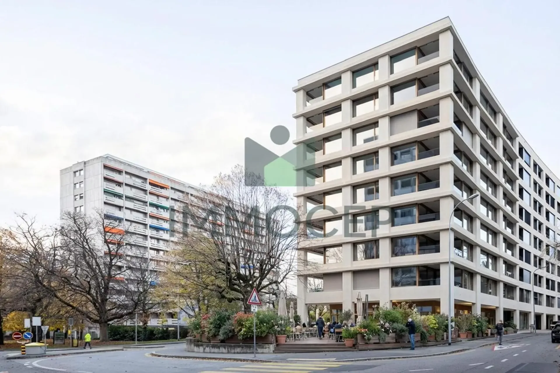 Schöne Commercial-Arkade von 81 m² in einem neuen Gebäude in Vieusseux