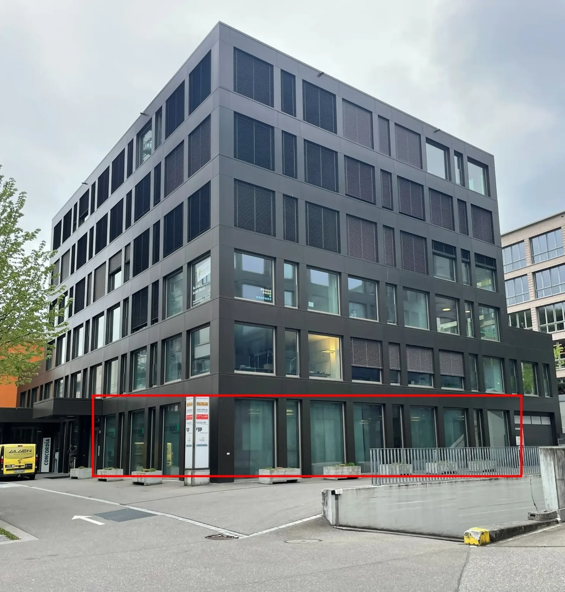 Attraktive Gewerbefläche mit sep. Lager und 10 Einstellplätzen