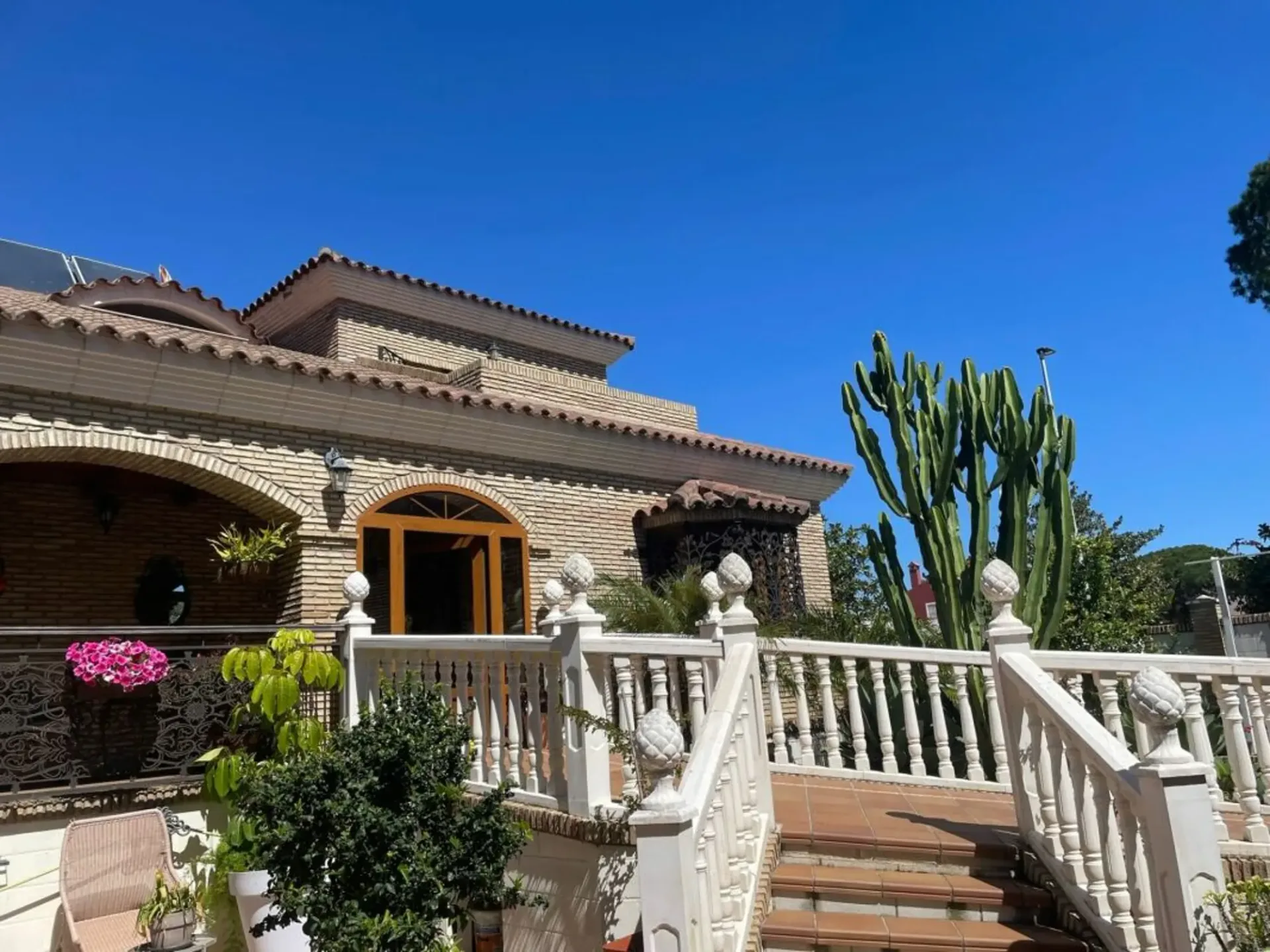 Exklusive und hochwertig renovierte Villa in begehrter Lage im Süden Spaniens