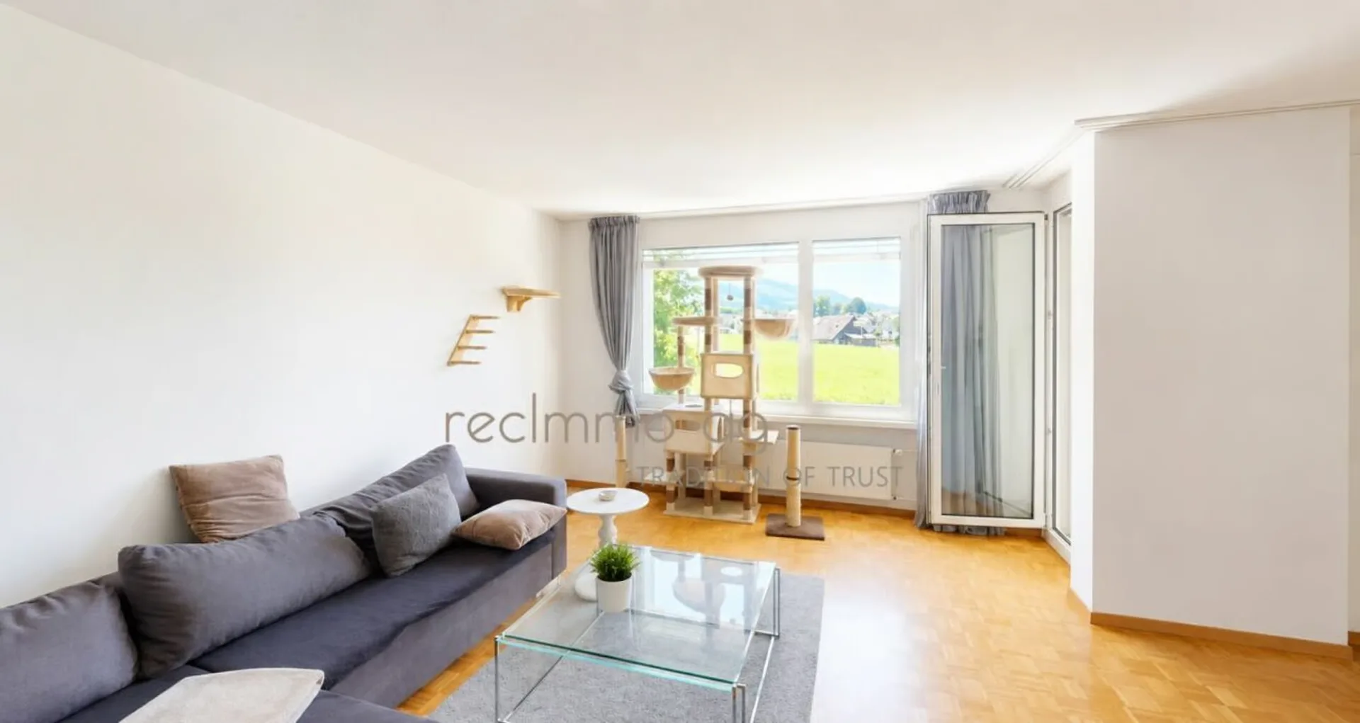 Gepflegte 3.5-Zimmer-Wohnung mit verglastem Balkon und Weitsicht