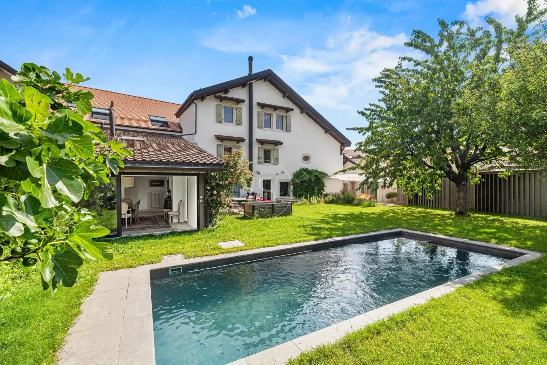 Schönes Charakterhaus mit Swimmingpool im Herzen des Dorfes, Genolier
