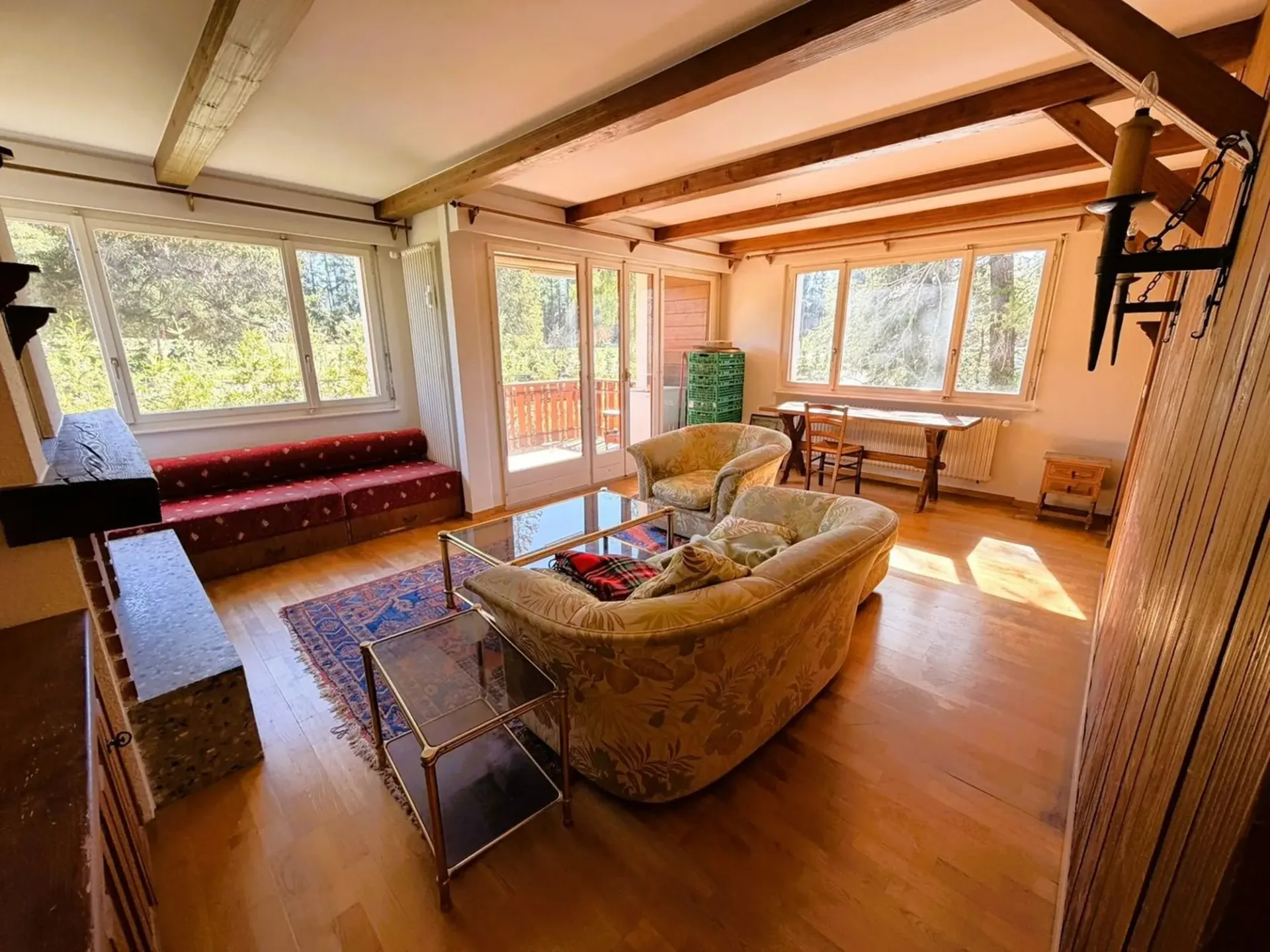 Geräumig und hell, 3.5 Zimmer renoviert (Wände & Decken) - Ideale Lage - Ruhige Umgebung - Schöne Aussicht