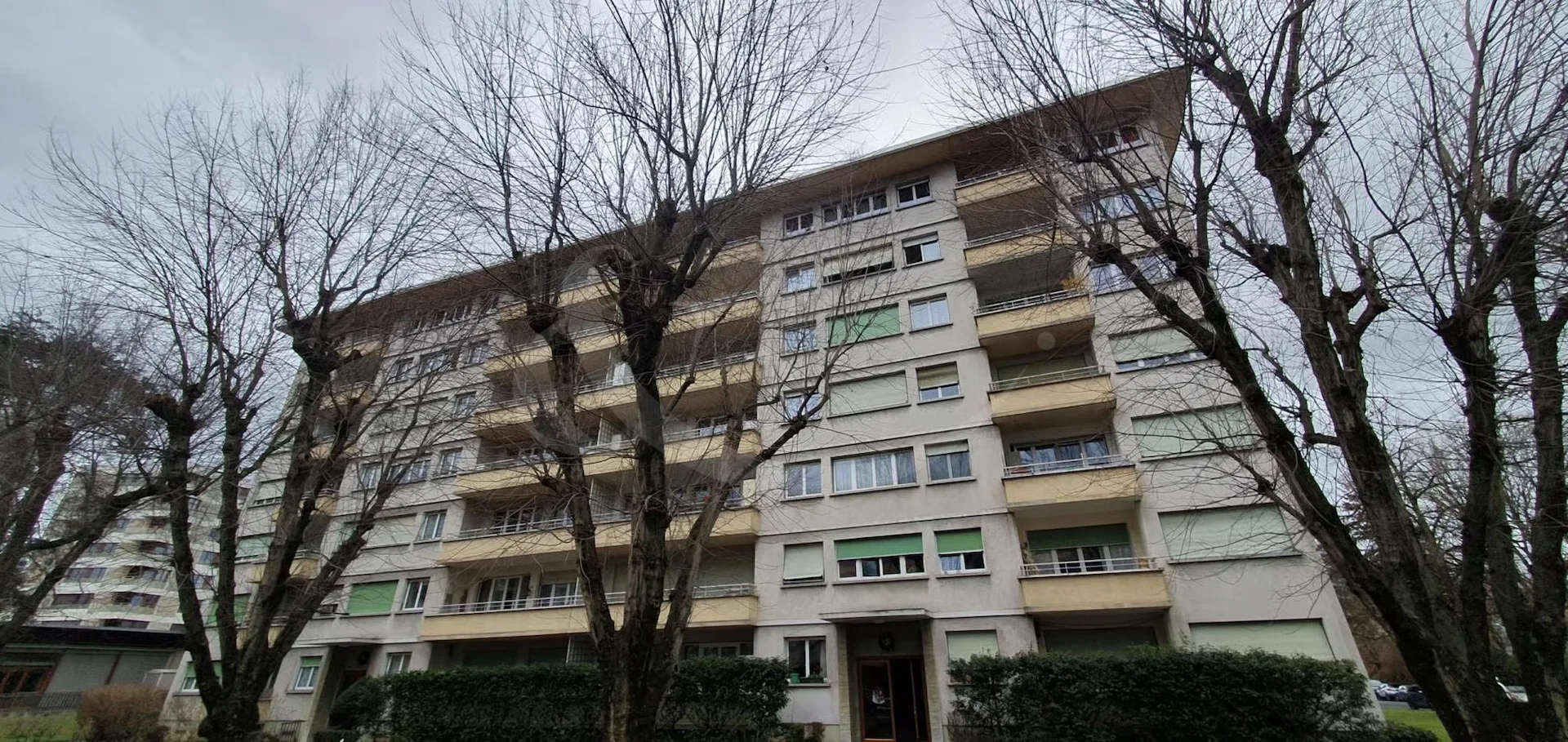 Ch. Des Semailles 11A-B 13 A-B, Außenparkplatz
