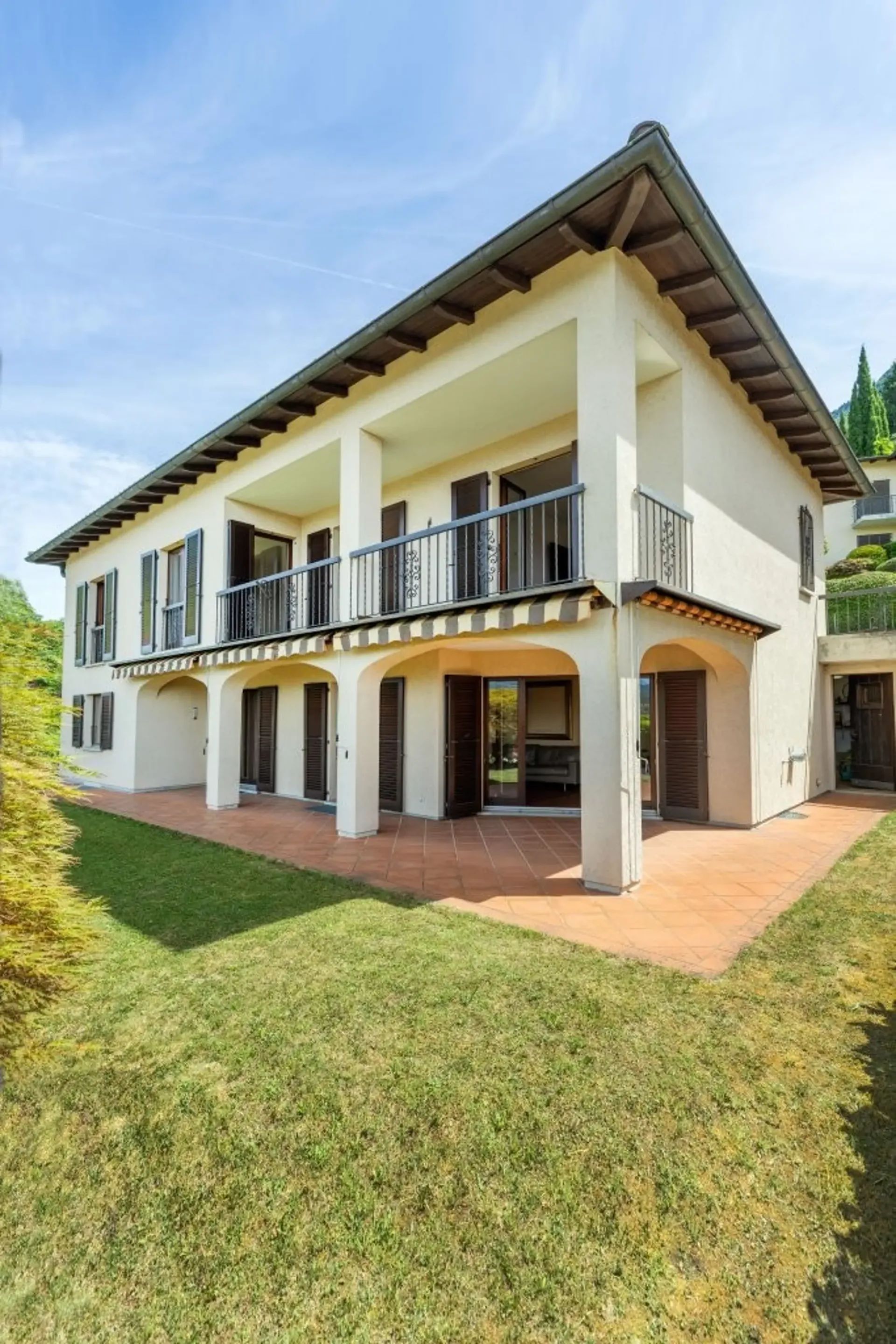 Elegantes Einfamilienhaus mit 6.5 Zimmern in Davesco-Soragno