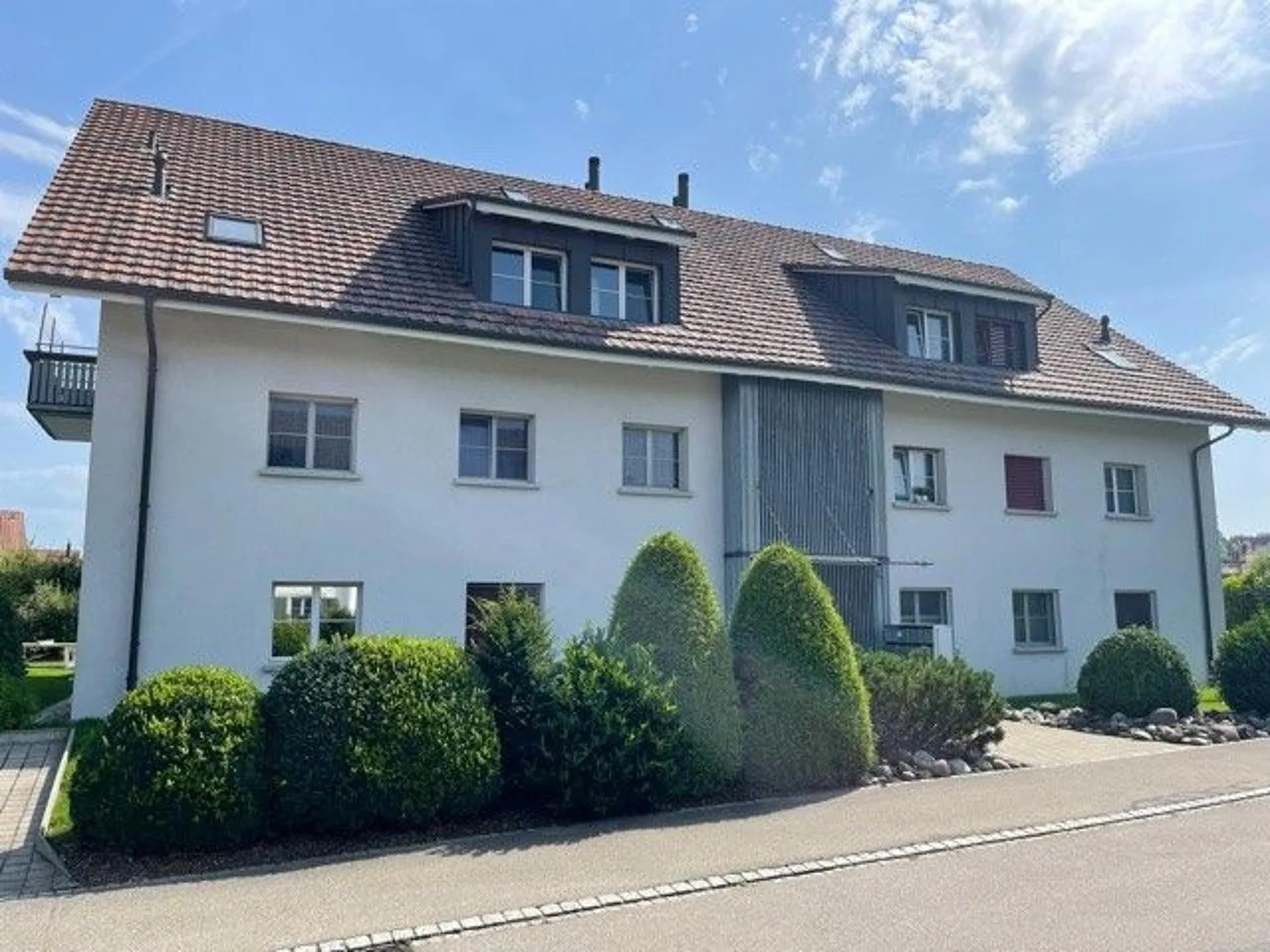 Moderne 4.5-Zimmer-Wohnung mit grossem Balkon und Cheminéeofen