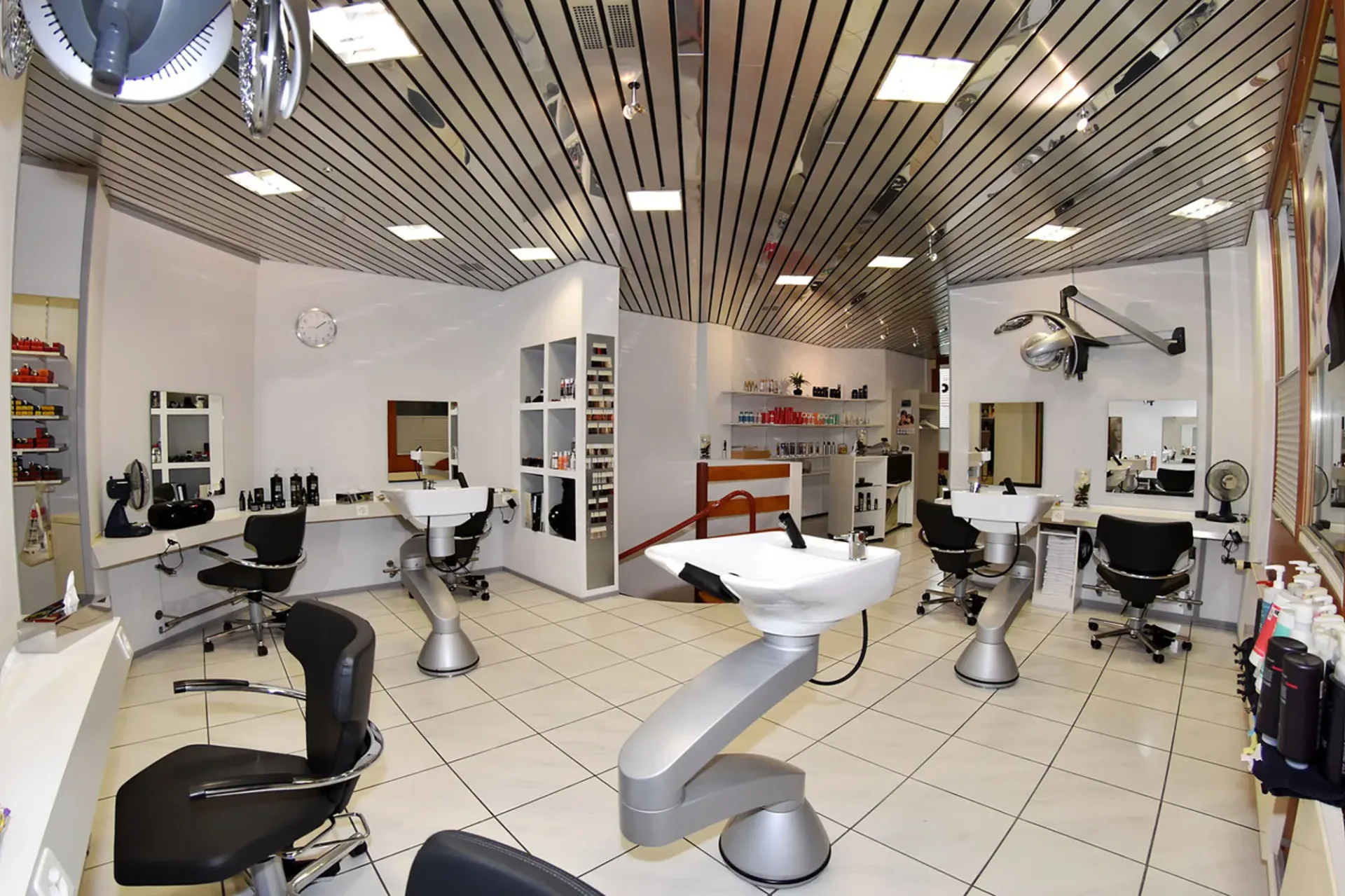 Eigener Coiffeur-/Beauty-Salon: eingerichtet + bezugsbereit