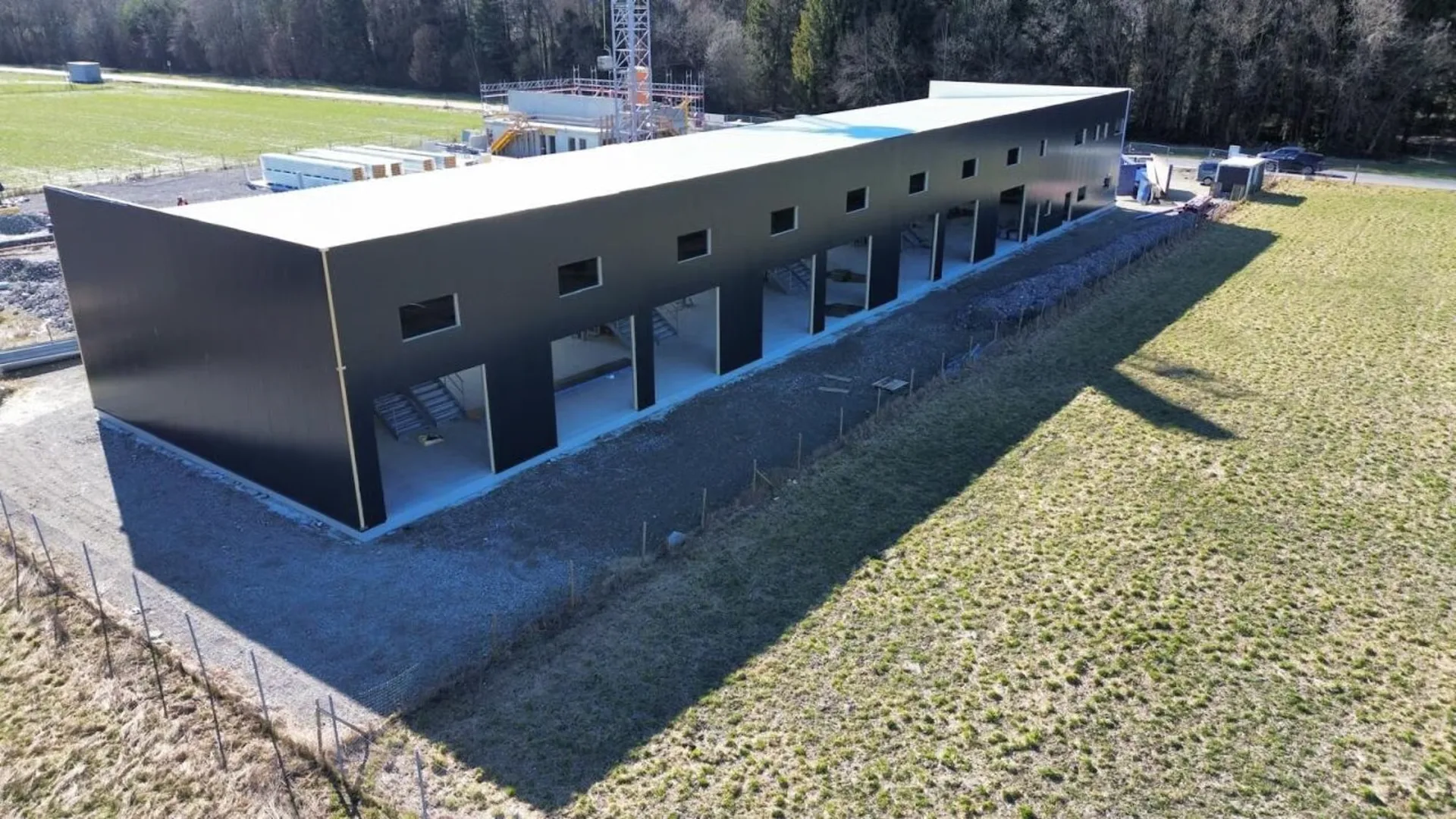Zu verkaufen - Mischgenutzte Industriehalle mit hohem Ertrag in Aigle
