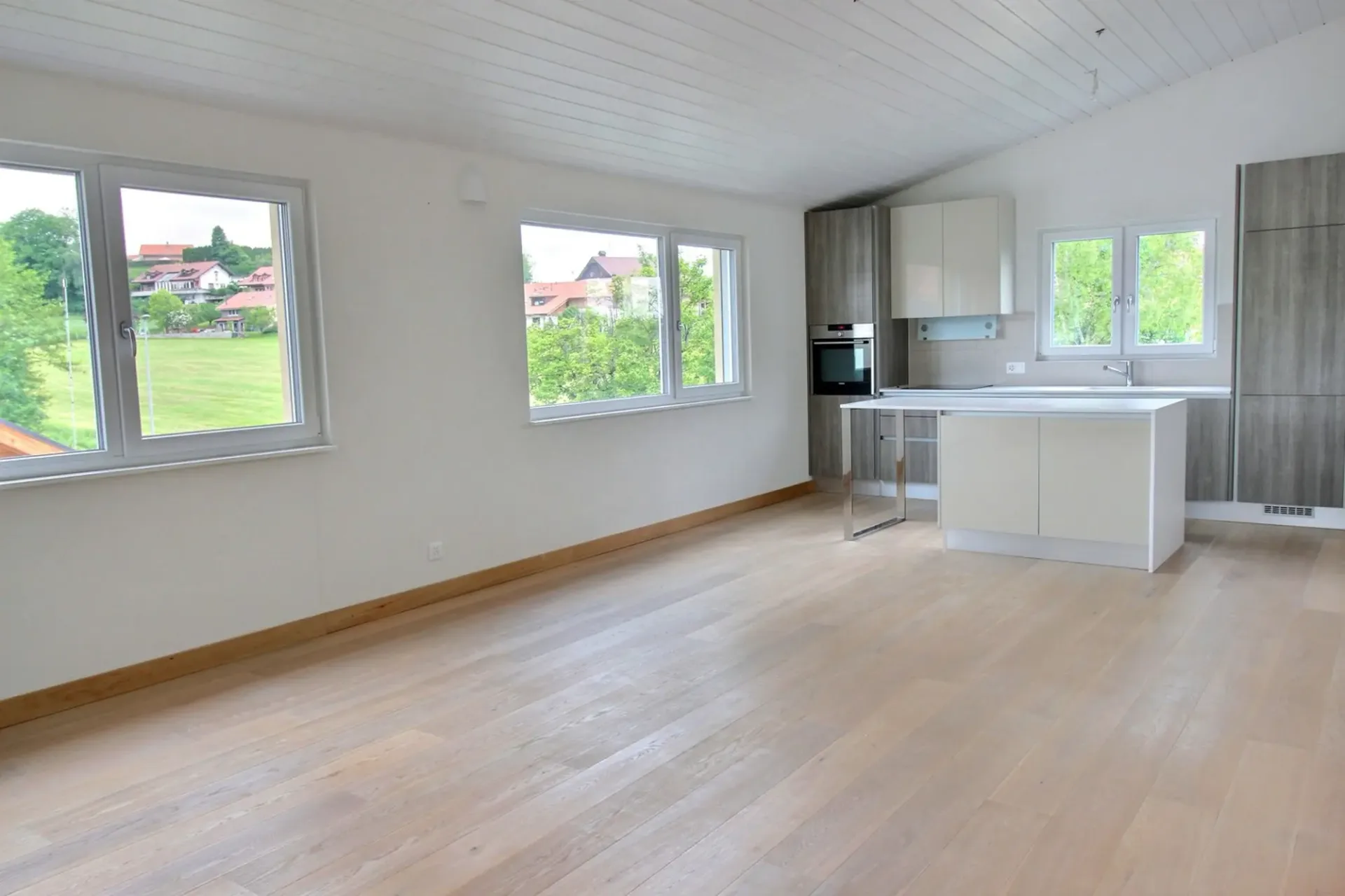Helles 4.5-Zimmer-Wohnung in Villargiroud!