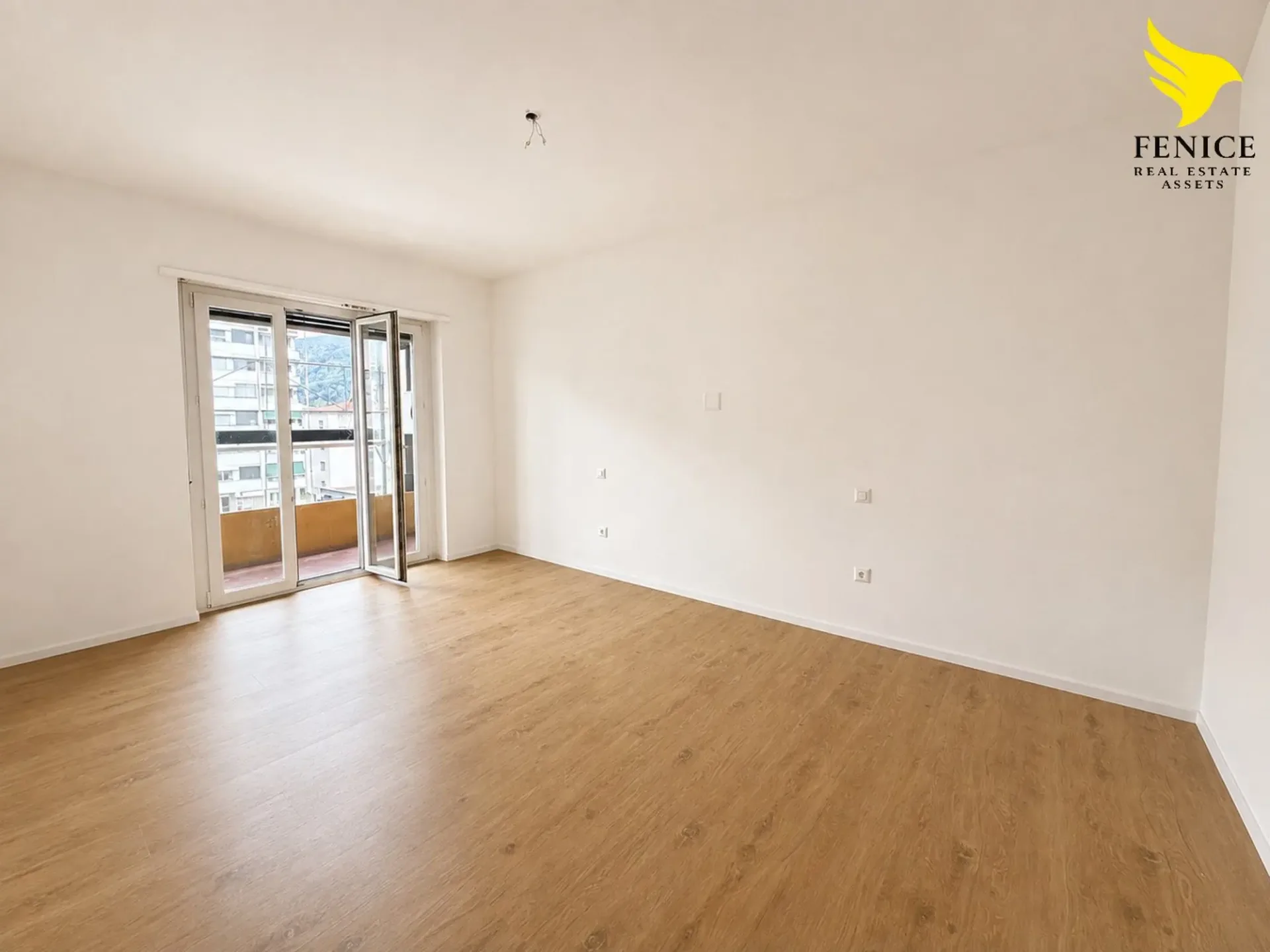 Helles 4.5-Zimmer-Apartment mit Balkon in Chiasso