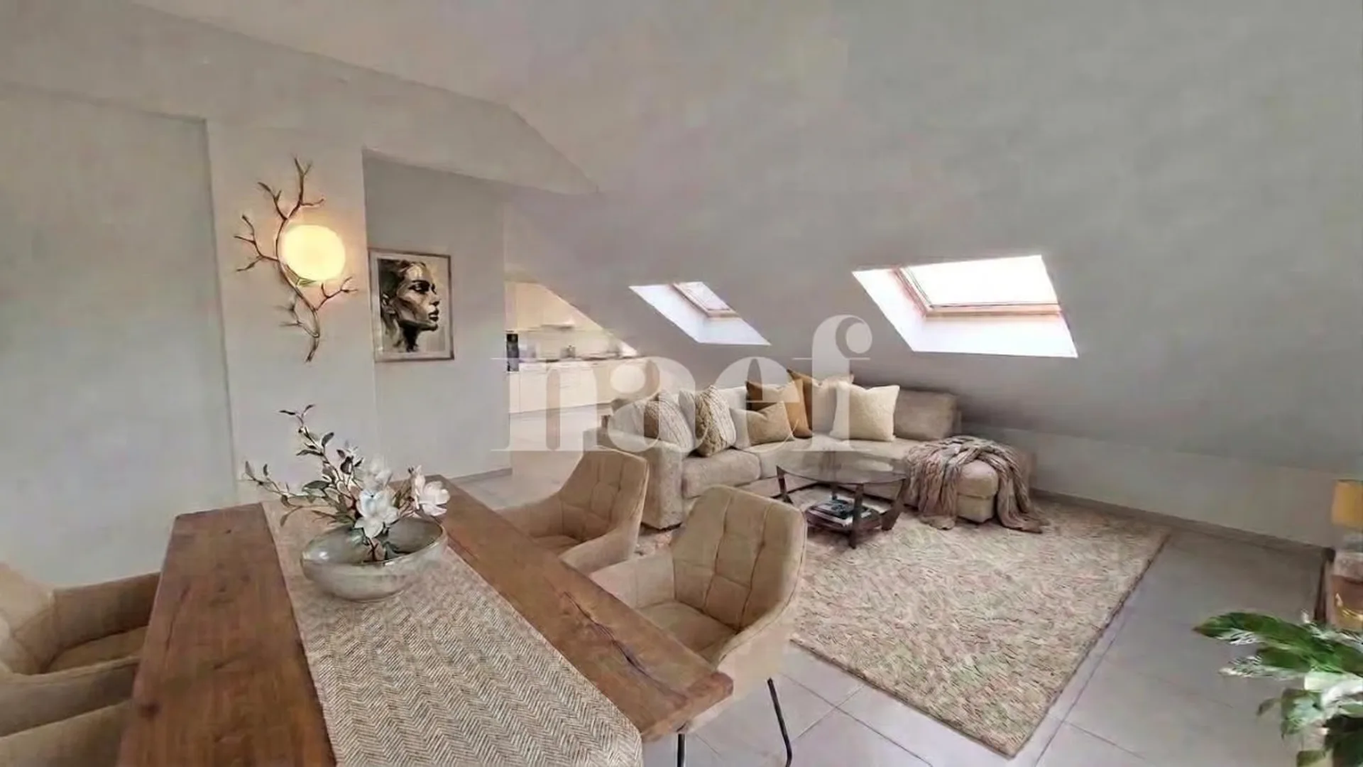 Im Zentrum von Founex - schönes 3-Zimmer-Apartment von ca. 82m2 unter dem Dach