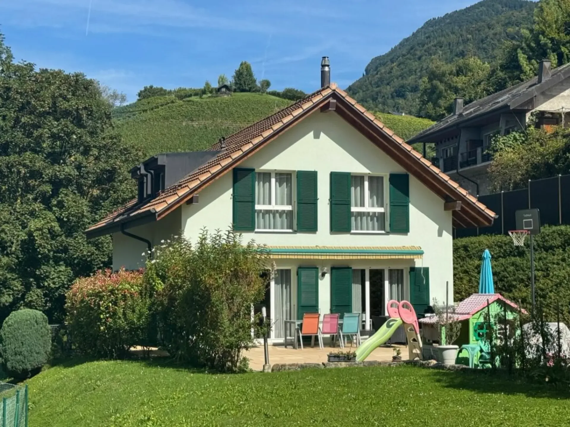 Einzelnstehende Villa von Ausnahme mit 200 m2 Wohnfläche und unabhängigem Studio