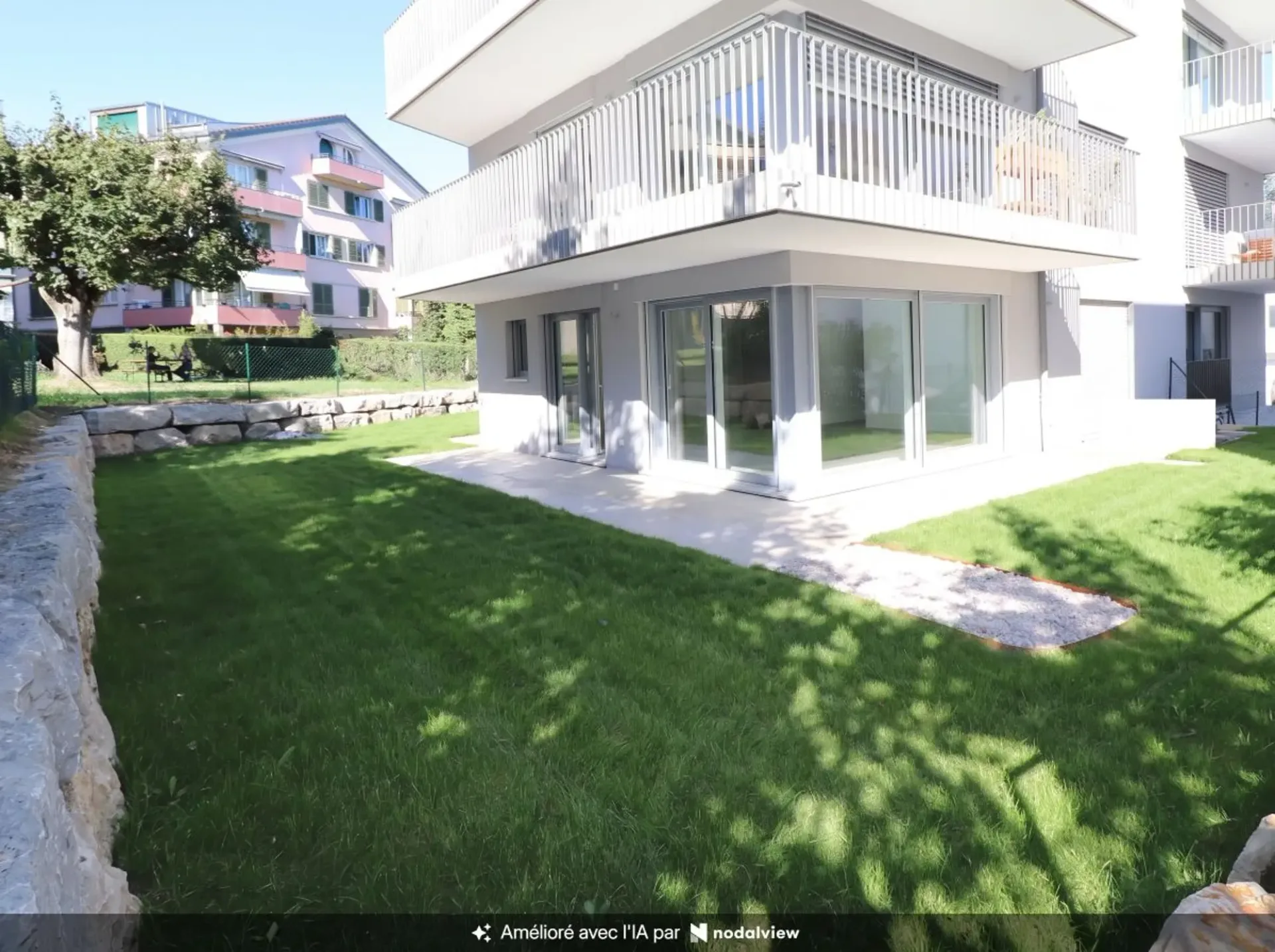 Raro da afferrare! Bellissimo appartamento nuovo al pianterreno con giardino, 3 camere da letto, molto vicino al centro, quartiere tranquillo!