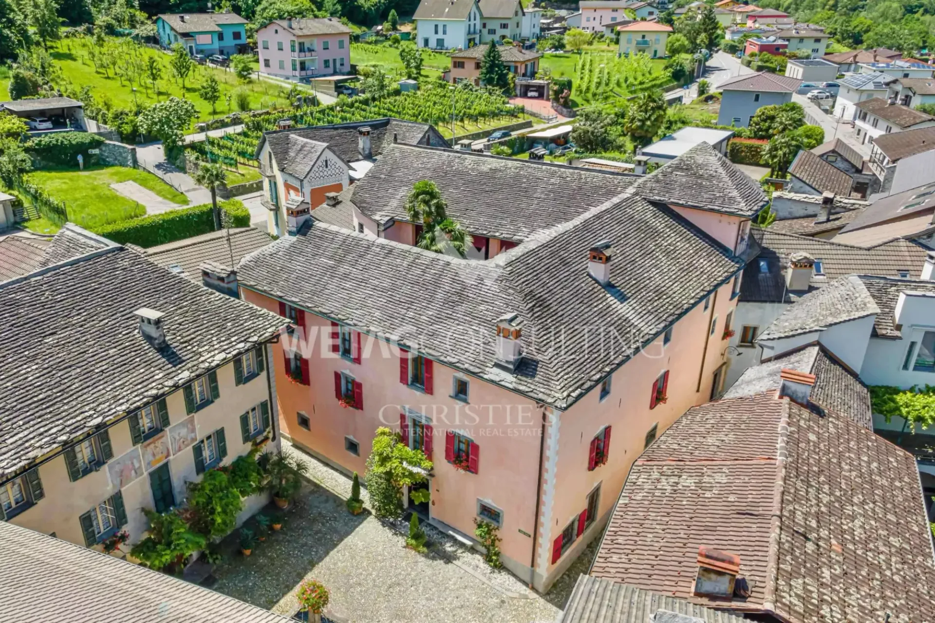 Lago Maggiore: Eindrucksvolle historische Villa in Golino zu verkaufen
