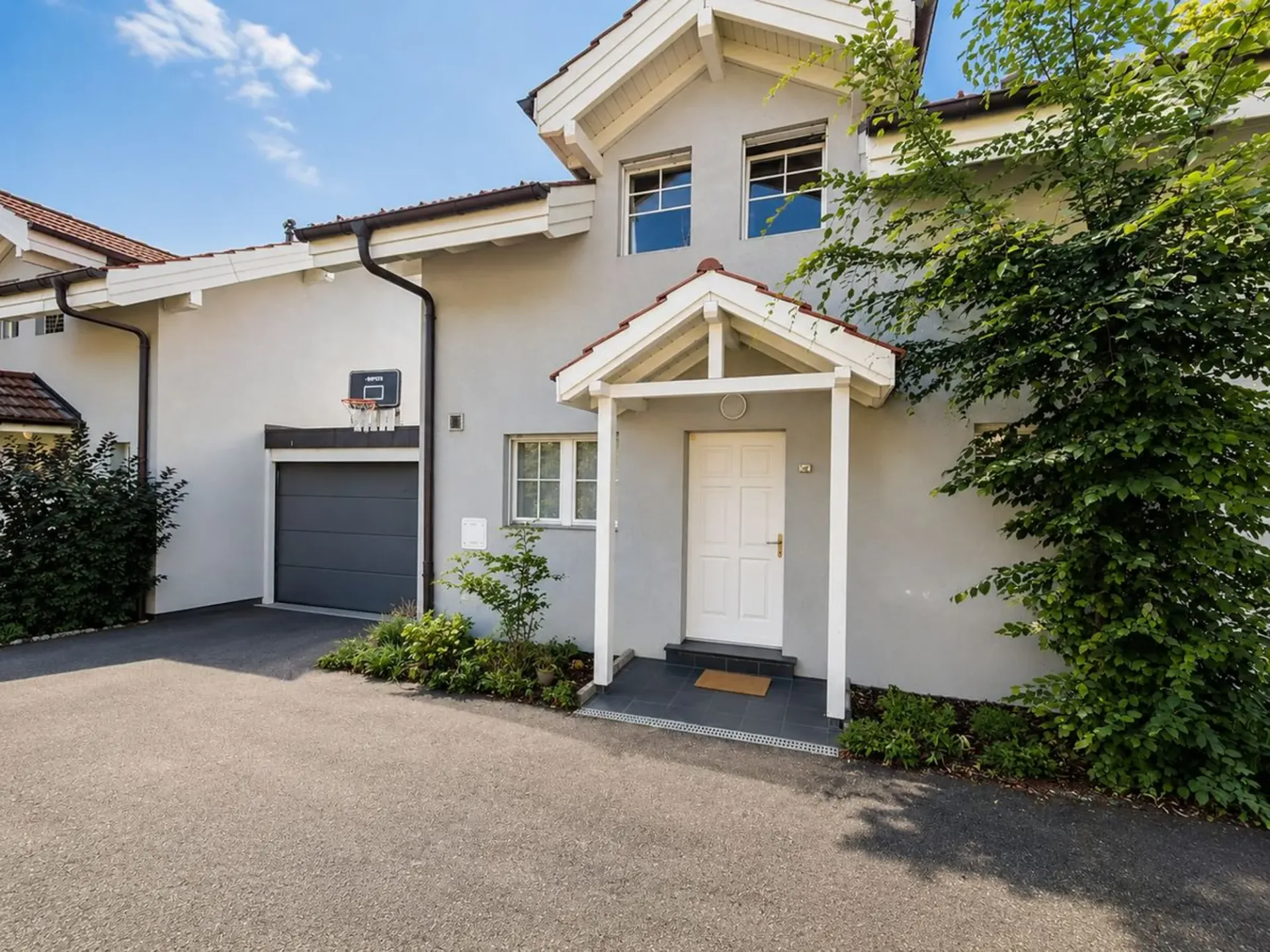 Einfamilienhaus mit möblierter Einrichtung und privatem Garten in Carouge