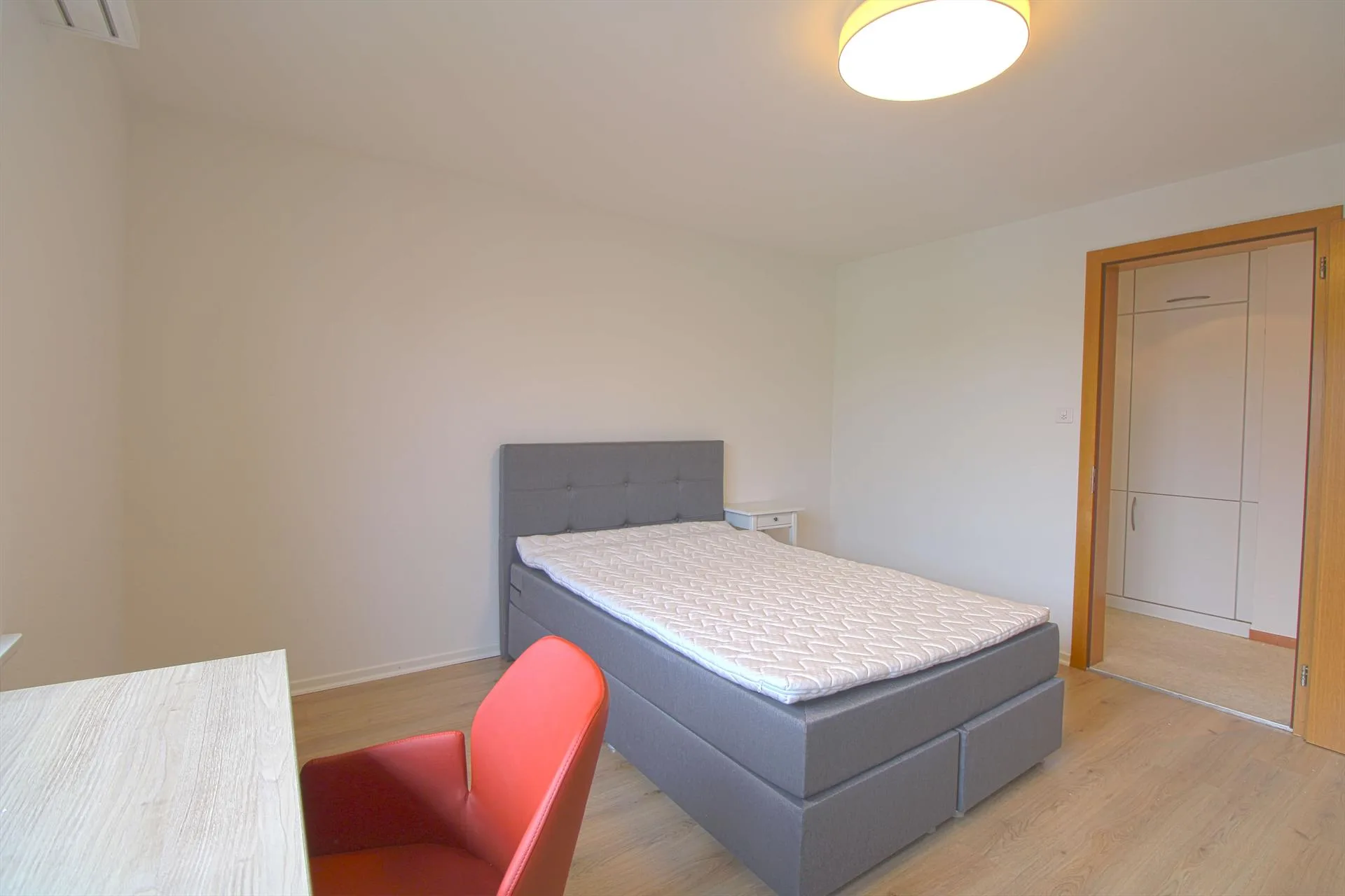 Furnished room in modernised apartment in a top location