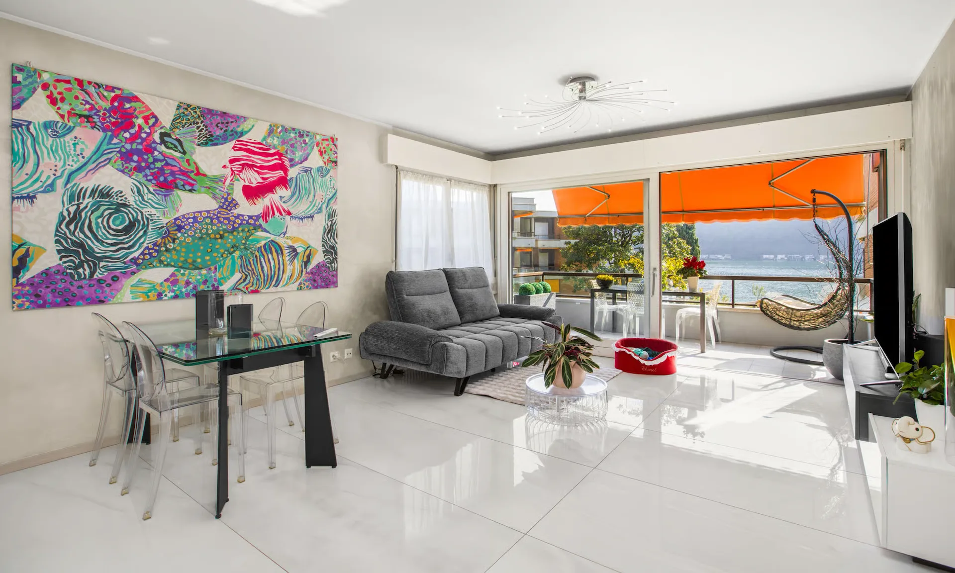 Prächtige und helle 4.5-Zimmer-Wohnung mit Pool in Maroggia