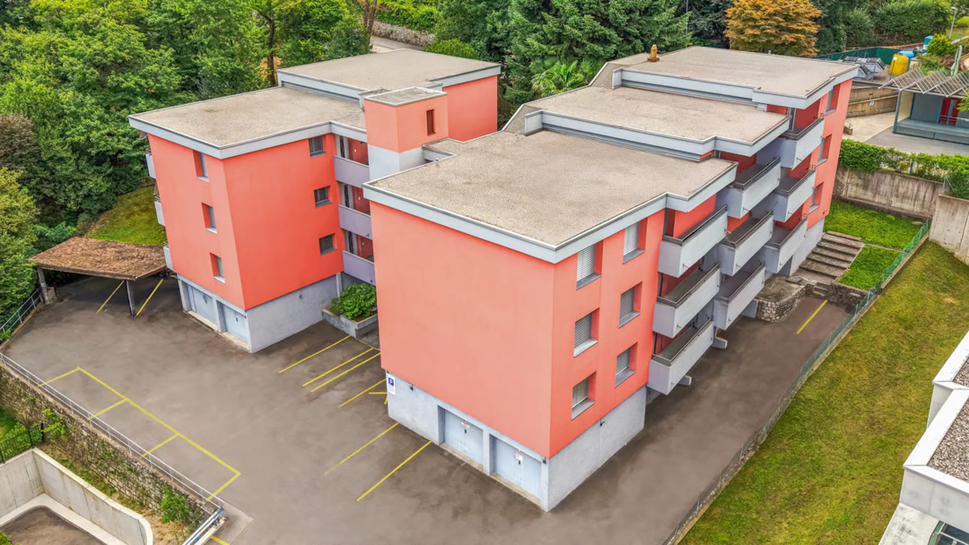 Außenparkplatz in Sorengo zur Miete