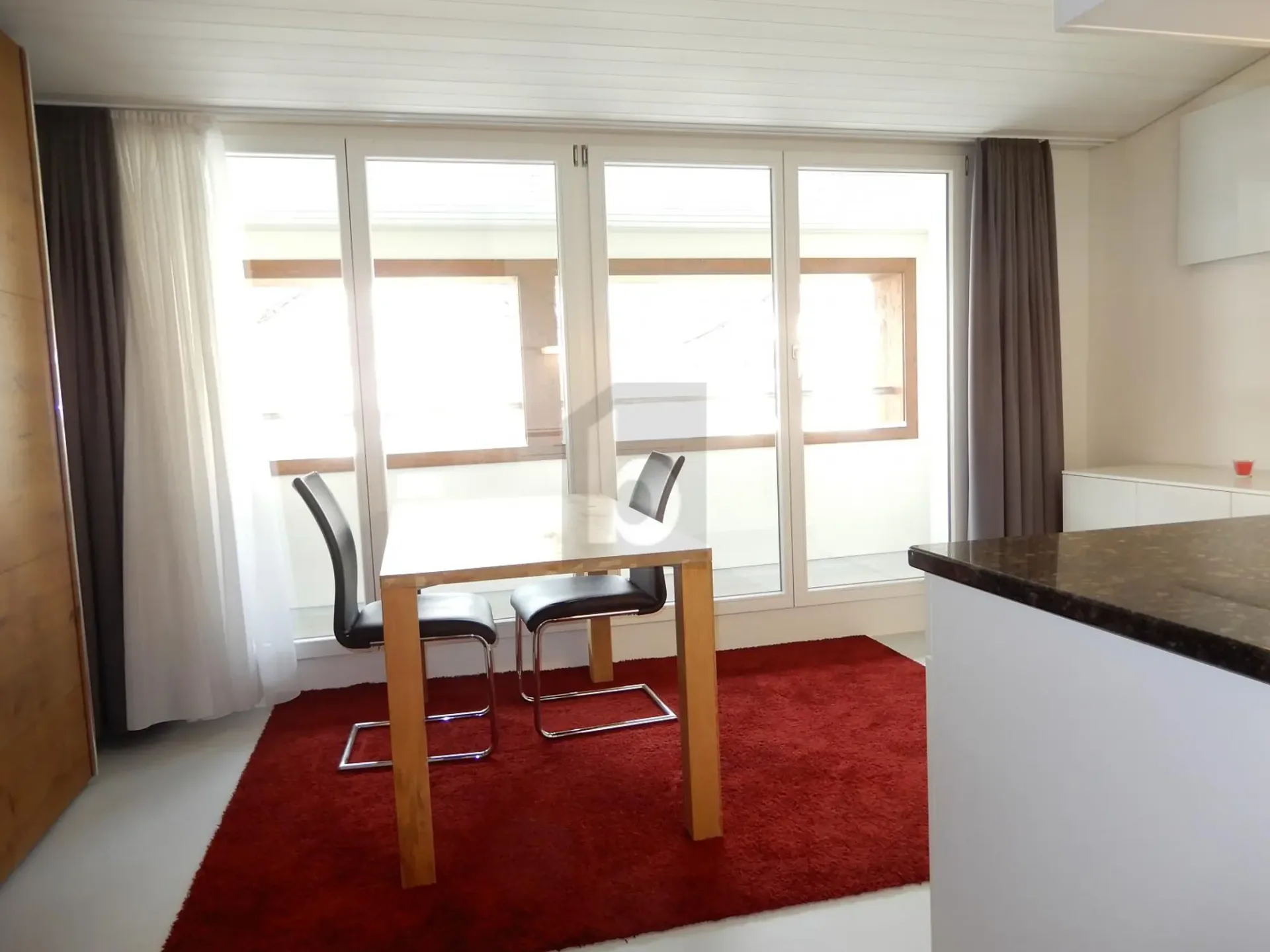 MIT BALKON UND GROSSER DUSCHE