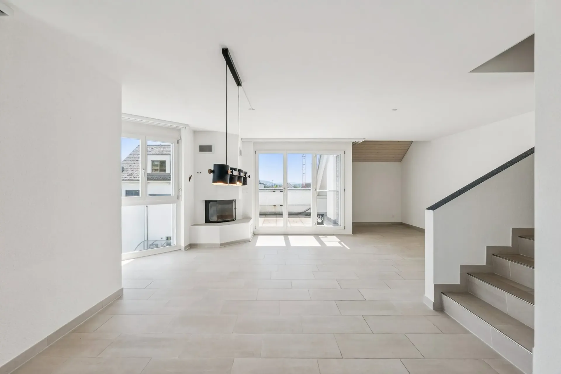 Charmante Maisonette-Dachwohnung in Bassersdorf mit Sonnenbalkon