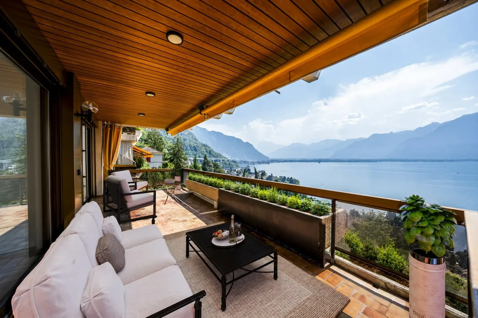 3,5 Zimmer renoviert 86m2, Blick auf den See und Balkon 25 m