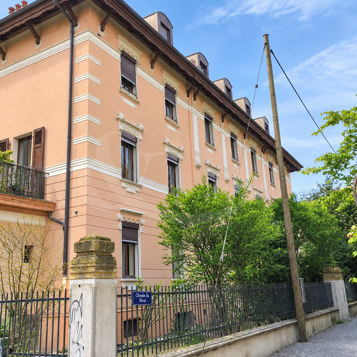 Ch. Des Roses 6, Beautiful 3.5-room apartment in an old building with high ceilings