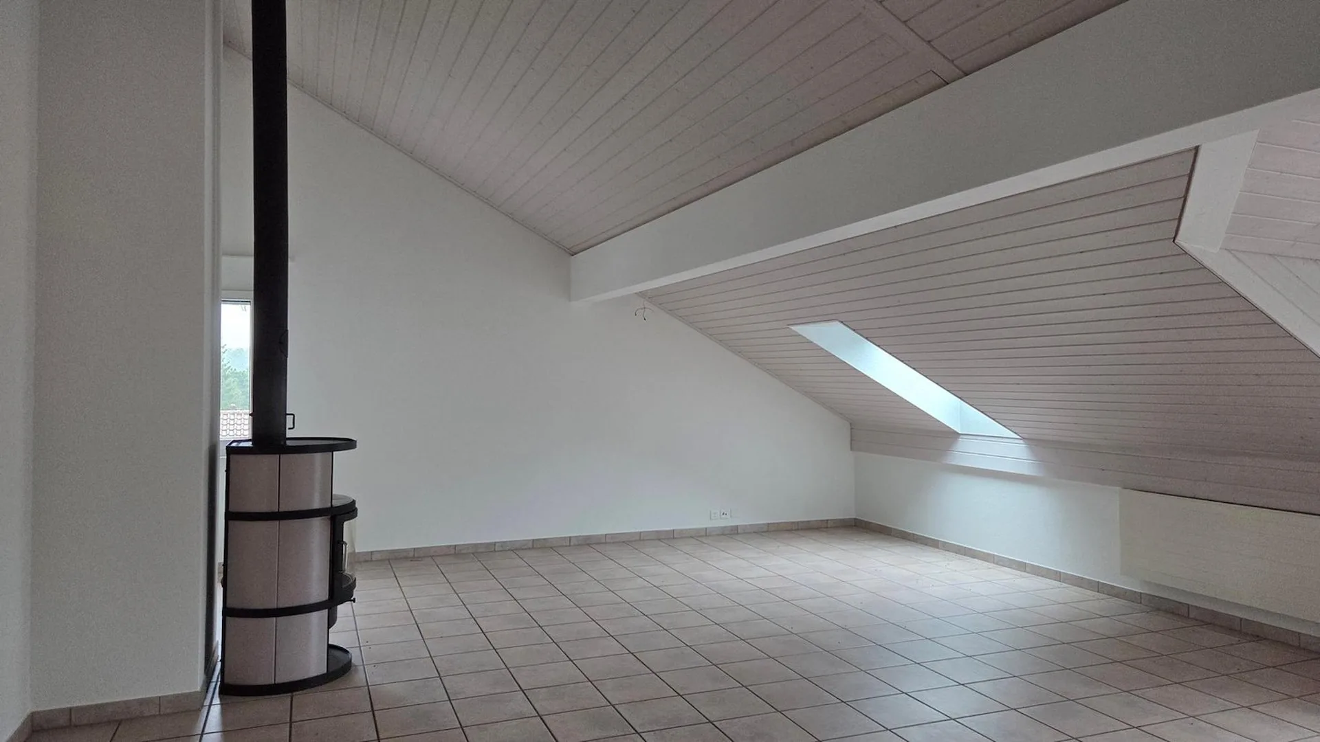 Appartement dans les combles avec accès direct depuis ascenseur.