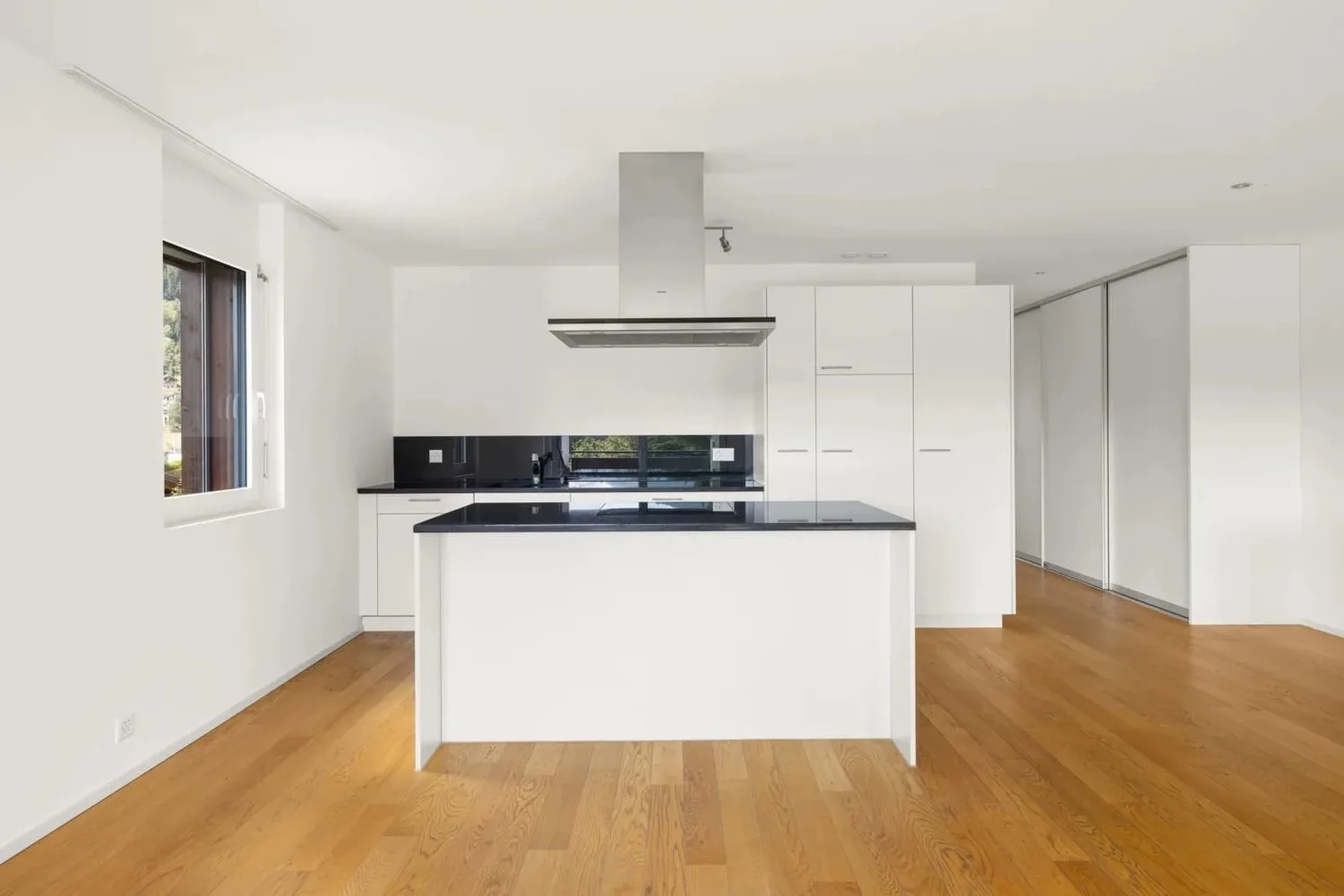 4.5-room apartment with large balcony for sale in Laax