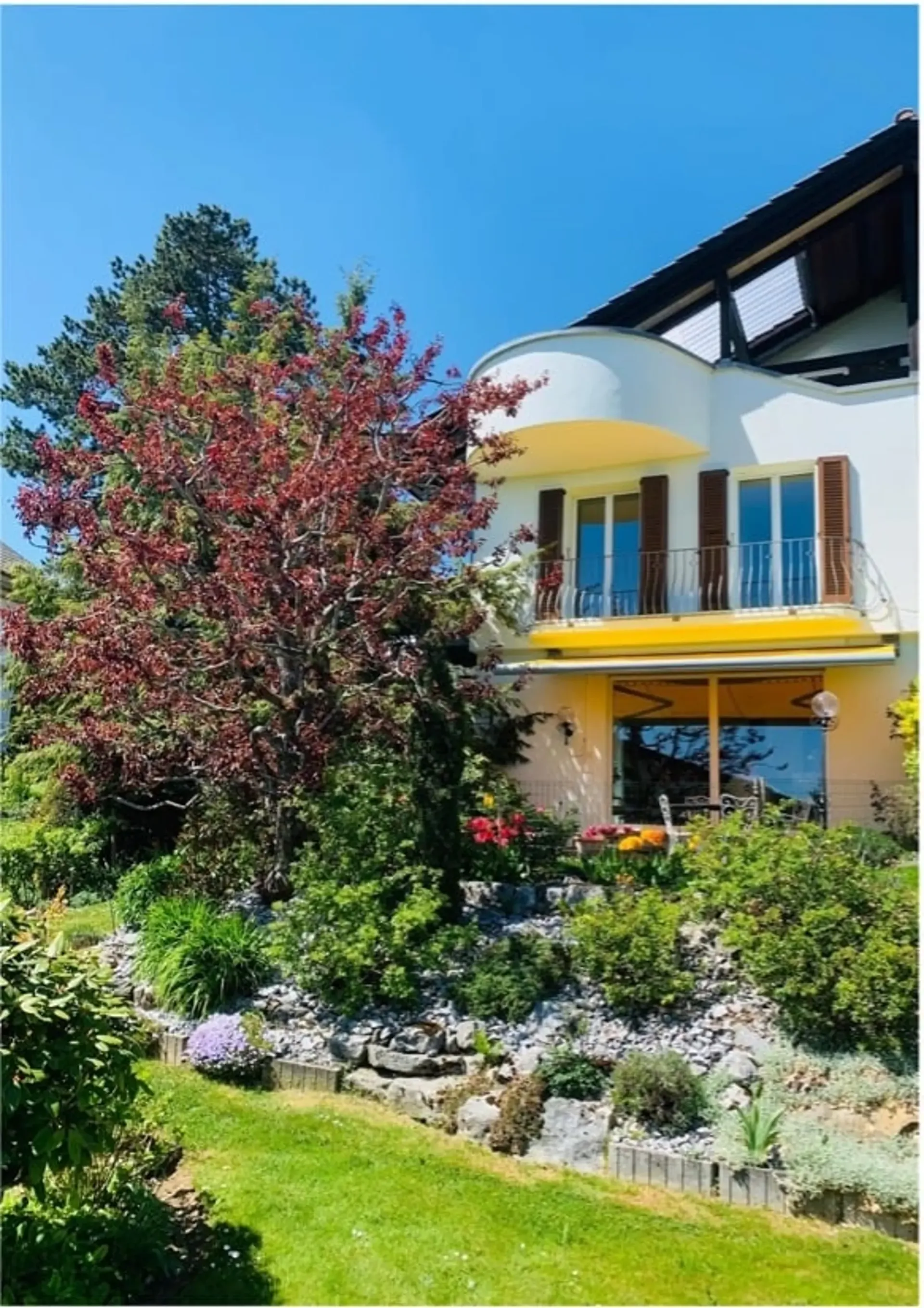 Charmantes Doppel-Einfamilienhaus mit Panoramablick in Magglingen