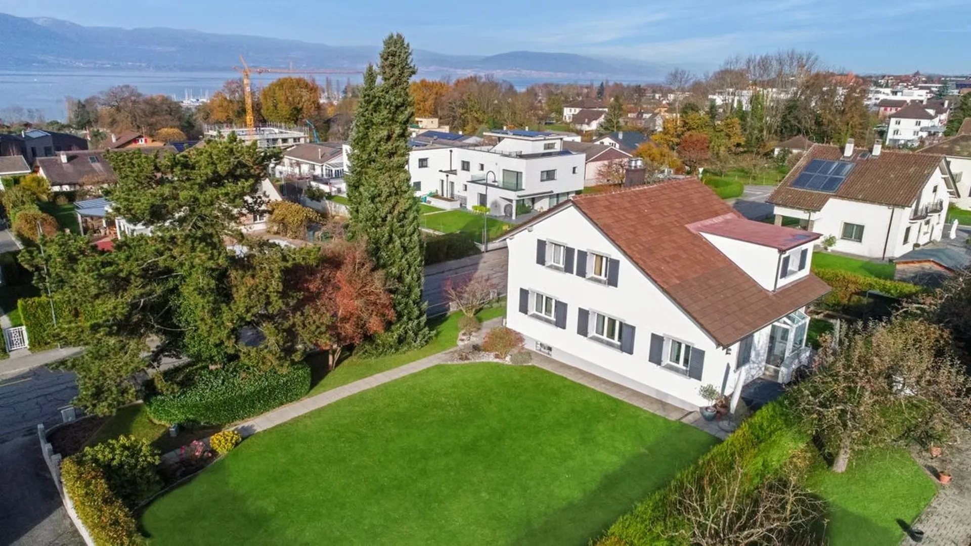 Belle propriété rénovée avec soin et grand jardin arboré