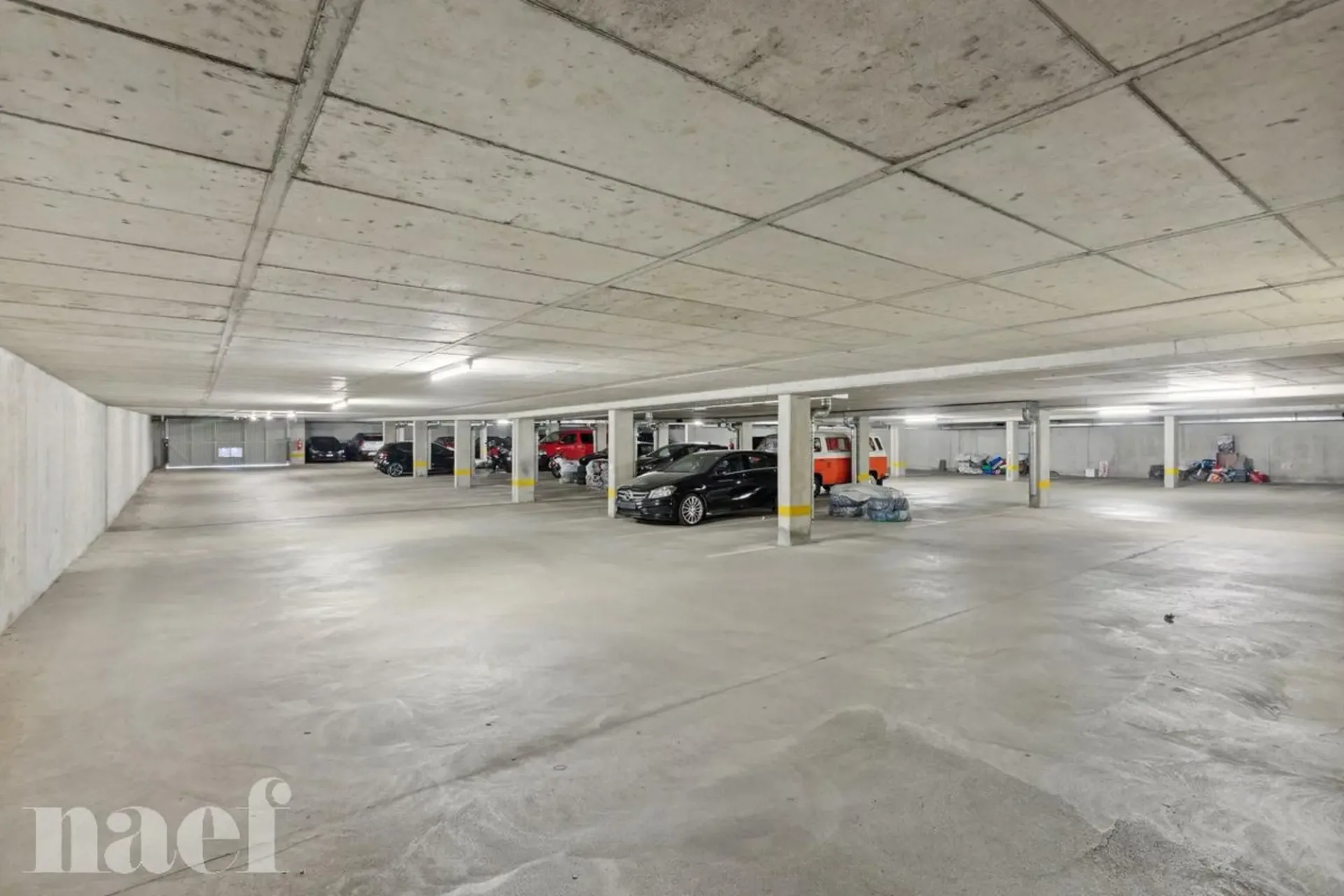 Bulle, Innenhof-Motorradparkplatz zu vermieten!