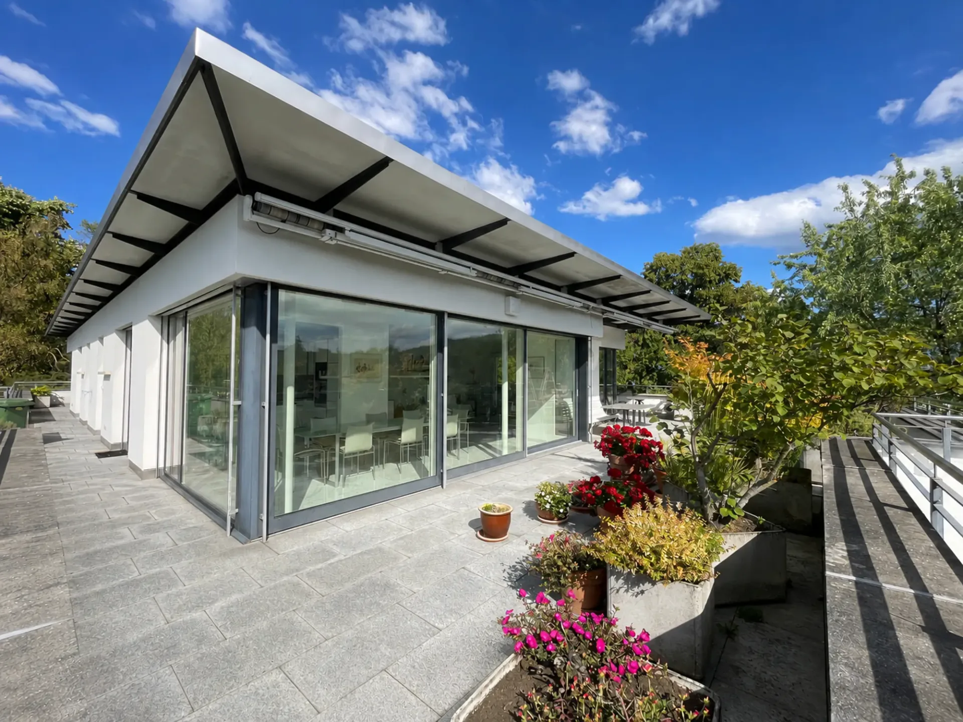 5½-Zimmer Penthouse - einzigartige Architektur, viel Licht, spektakuläre Dachterrasse im Riehen Dorf