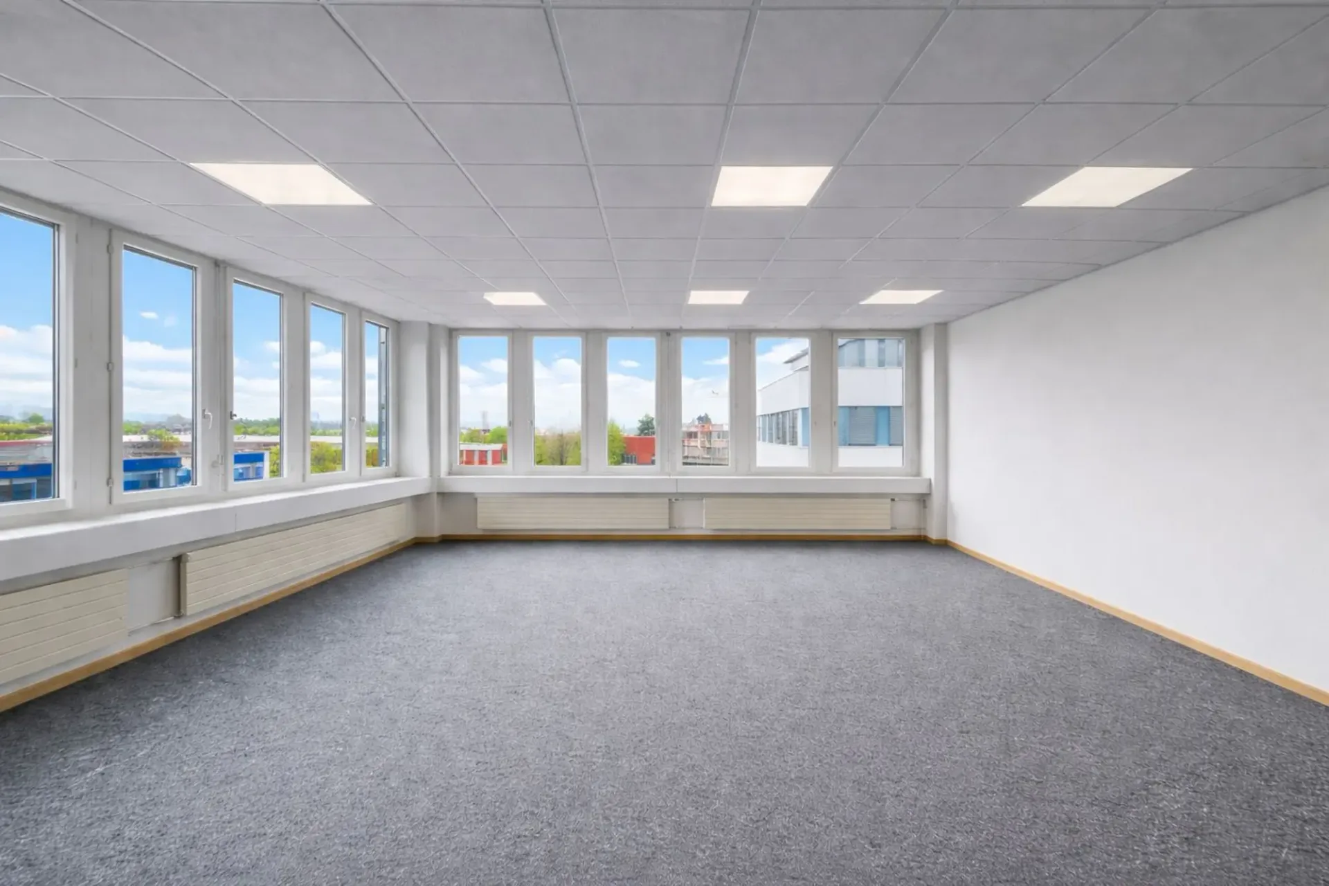 Helles Eckbüro mit Teeküche - Bezug ab 01.06.2027!