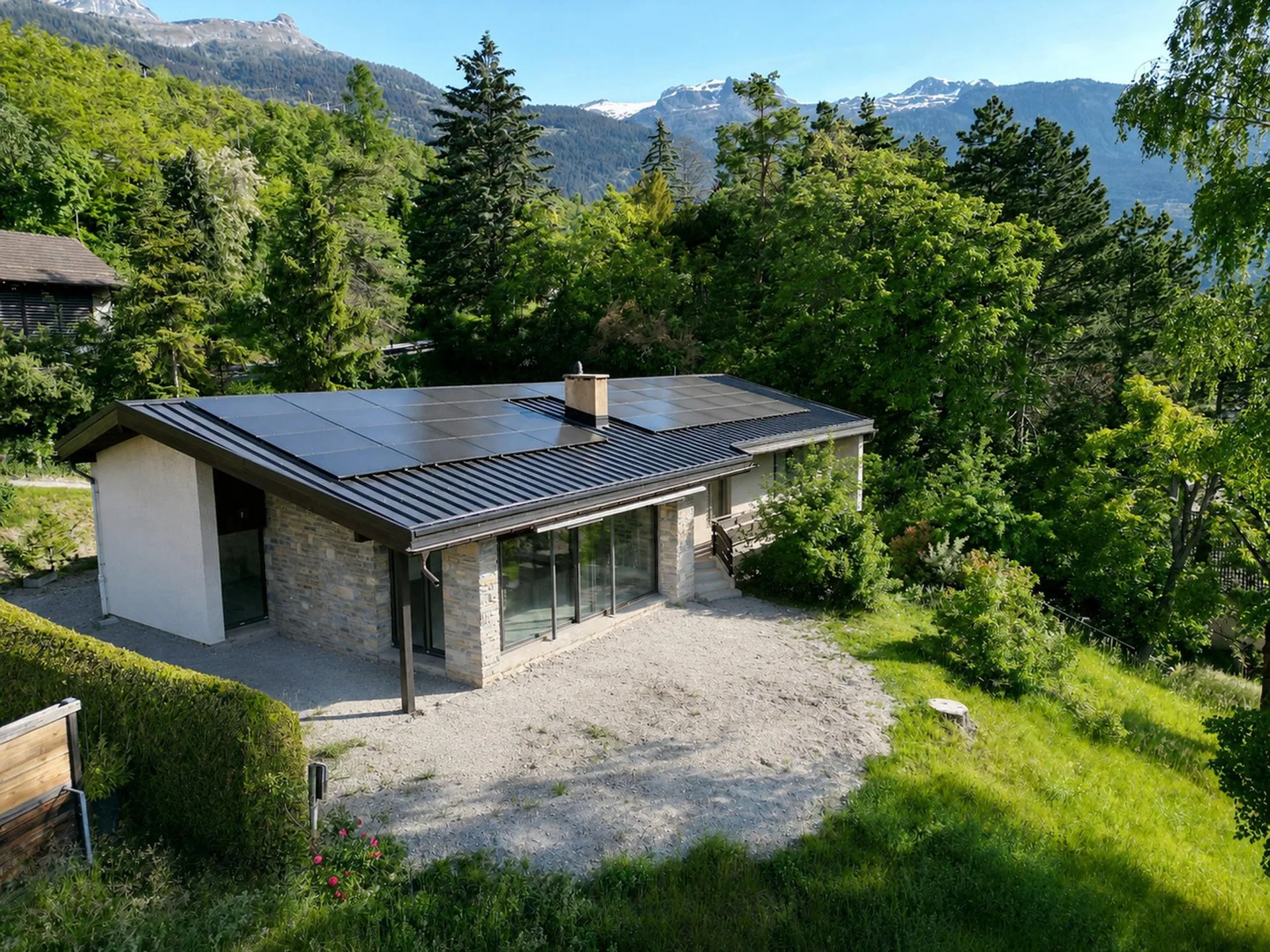 VILLA 4,5 ZIMMER MIT 2,5 ZIMMER WOHNUNG IN RENOVIERUNG | VENTHÔNE