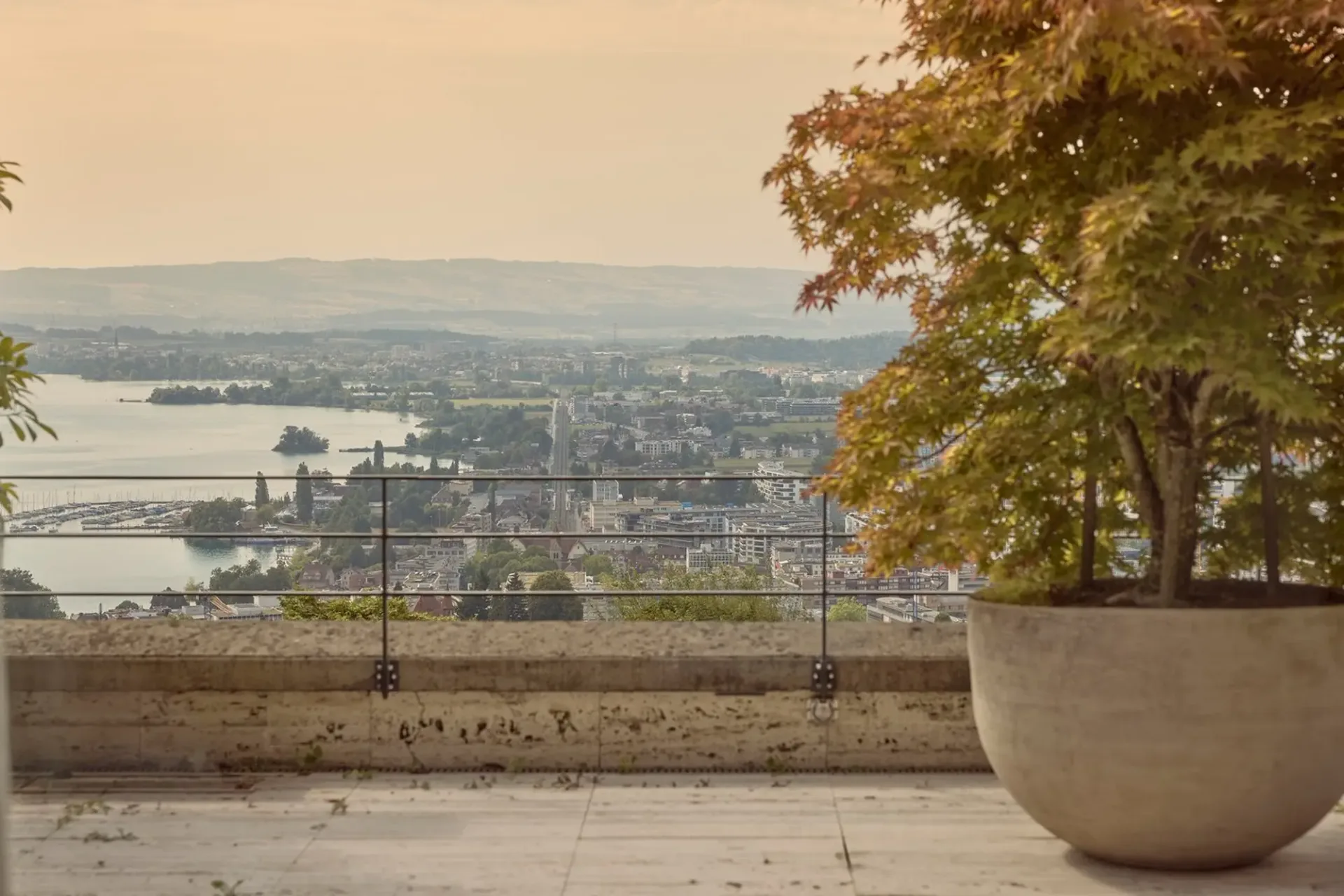 Designer 4.5 Zi. Terrassenhaus mit Weitblick am Zugerberg