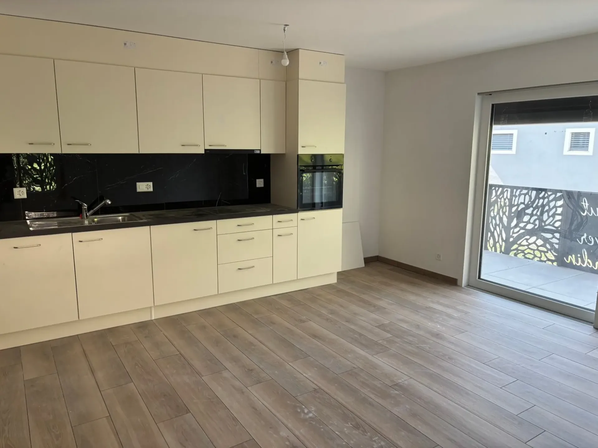 SUPERBES UND GERÄUMIGE 3.5 ZIMMER NEUBAU - IDEALE LAGE IN ARDON / MALOC-IMMO