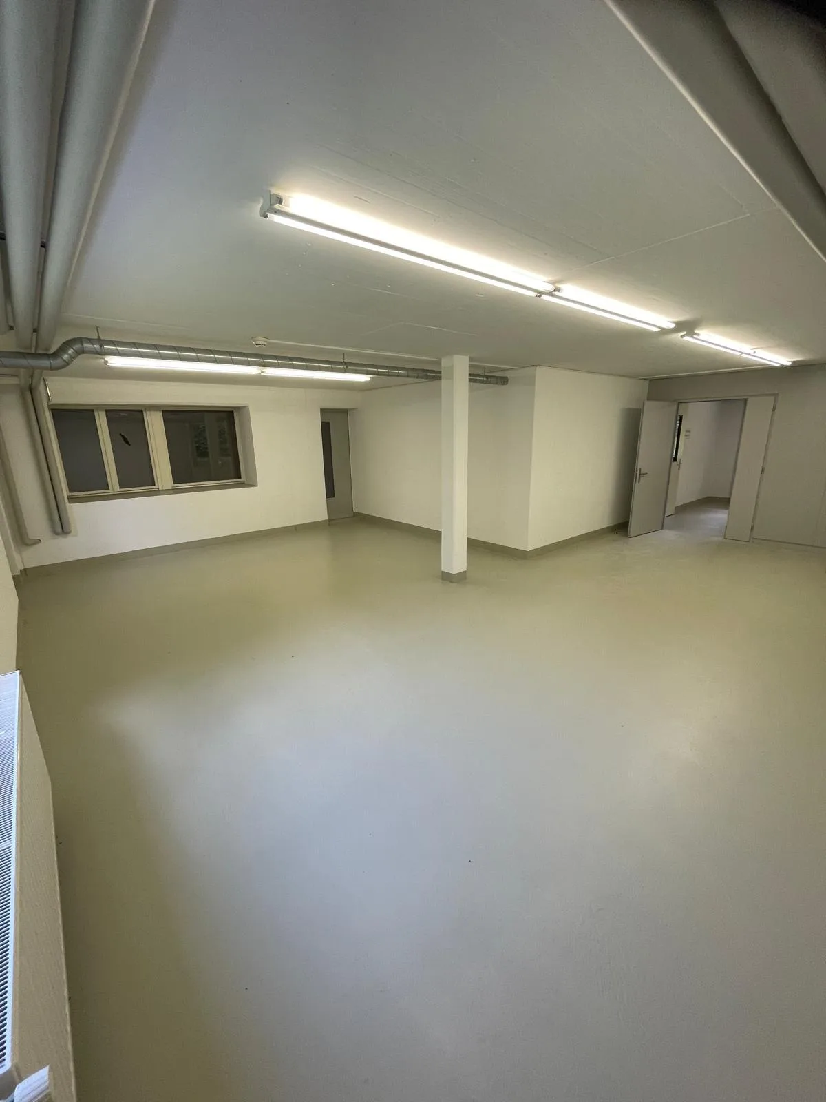 135 m² Gewerbefläche / helles Atelier zur Miete in Courroux